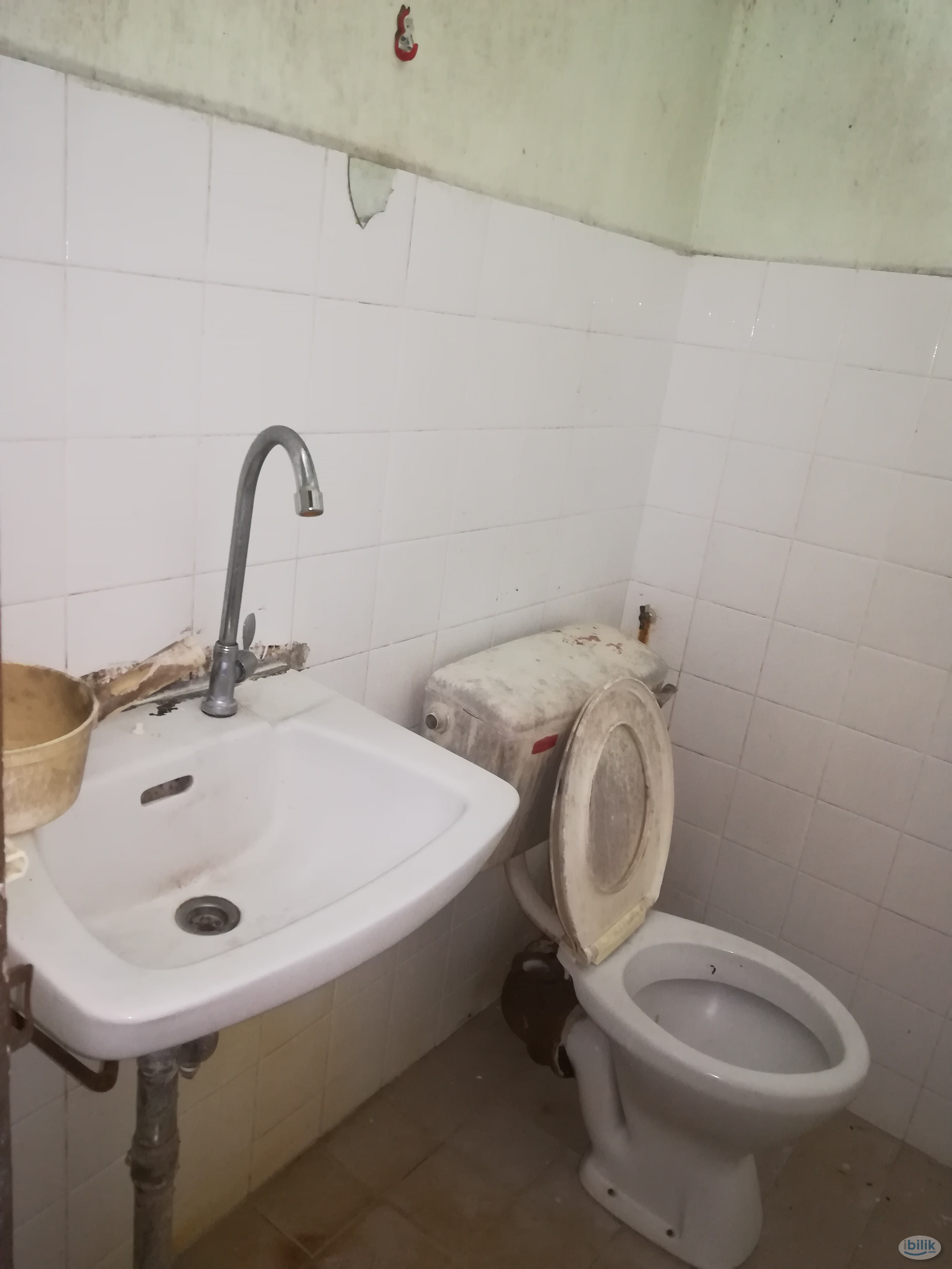 Room at Bukit Jambul, Penang - Image 3