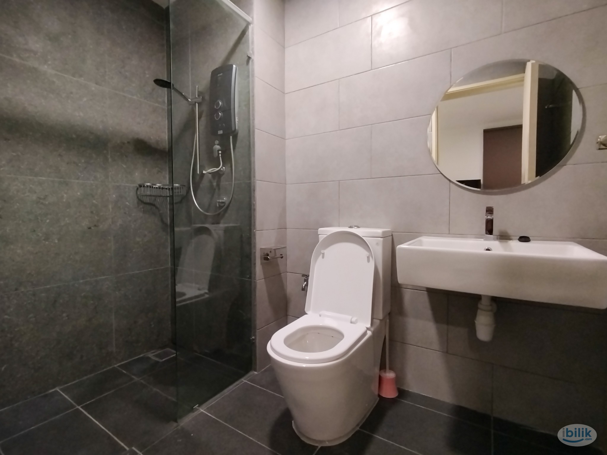 LOW DEPOSIT‼️ All Male (Medium Room B_Type D) WIFI AirCond Near MRT BUS  Meta Residences Putra Permai, Seri Kembangan Pu - Image 4