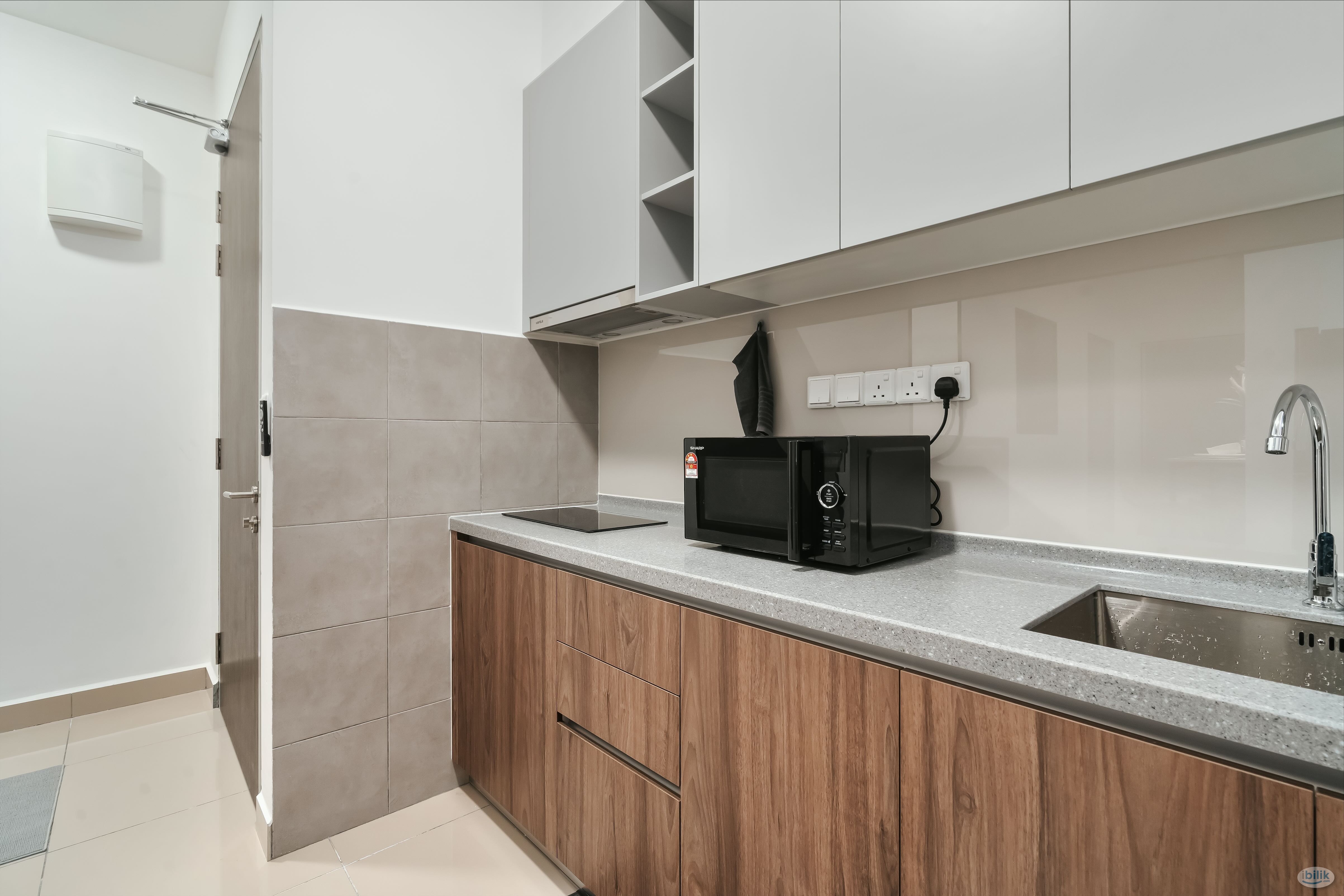 Female Cozy Master Room, Fully Furnished, Near MRT LRT at M Vertica KL - Image 5