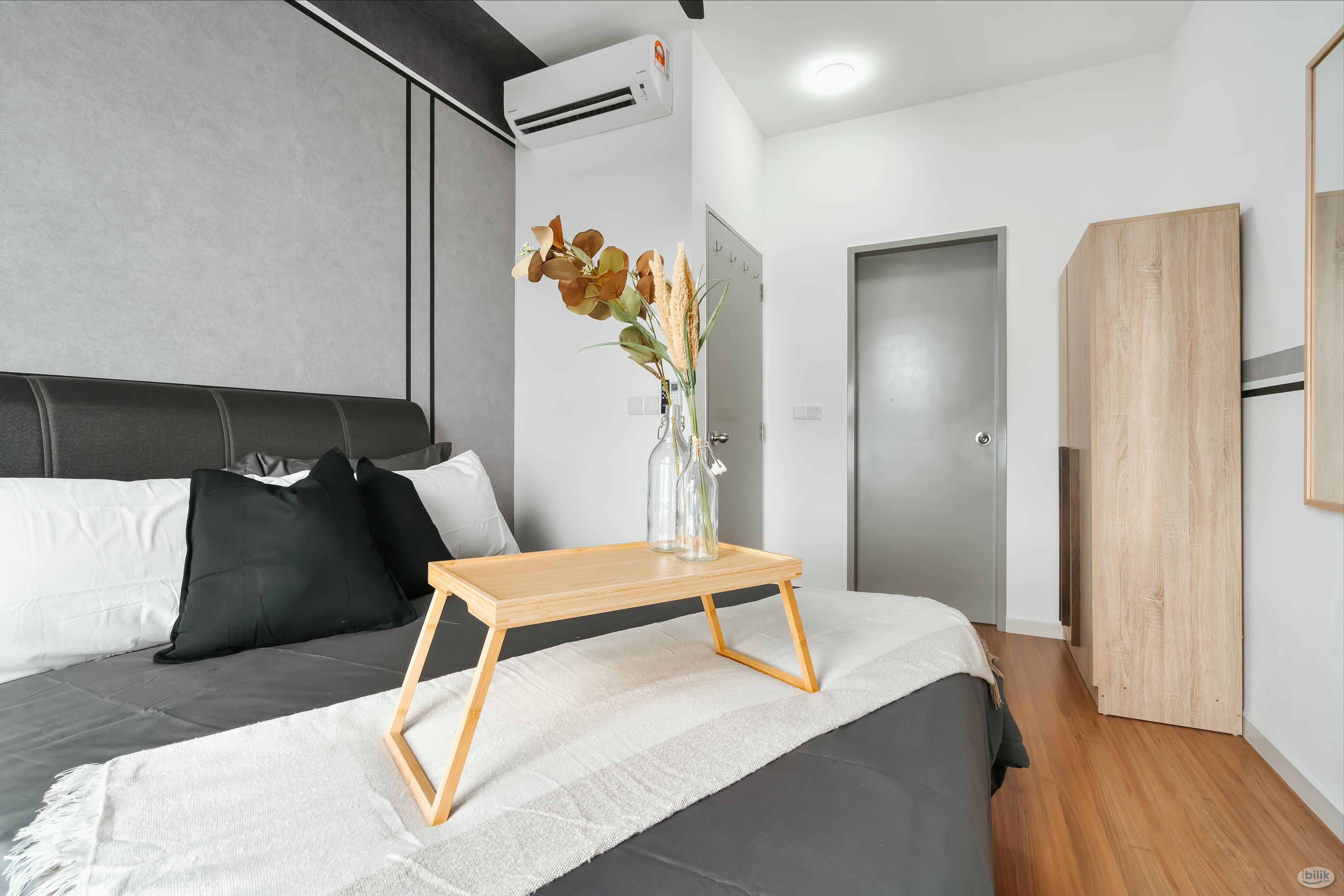 Female Cozy Master Room, Fully Furnished, Near MRT LRT at M Vertica KL - Image 1