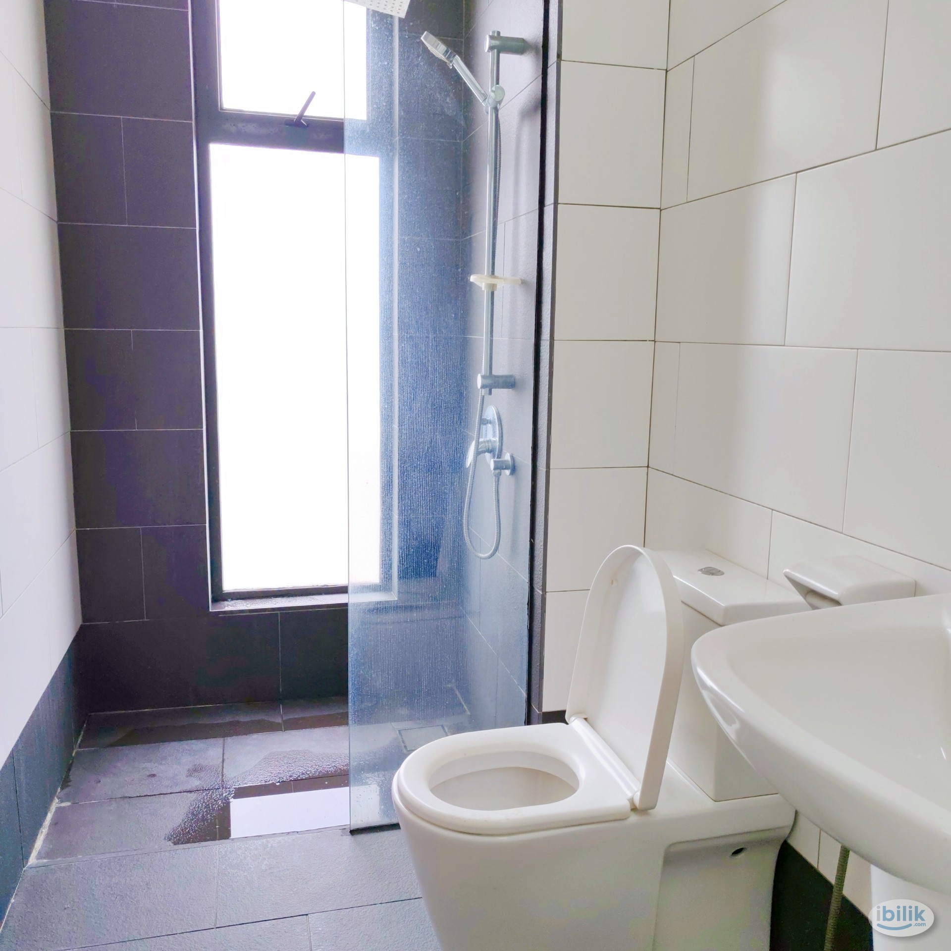 Master Room with Aircon at Univ 360 near UPM, Sri Serdang, Hosp Putrajaya, IOI City Mall, Cyberjaya, Balakong, Mines, Ch - Image 5