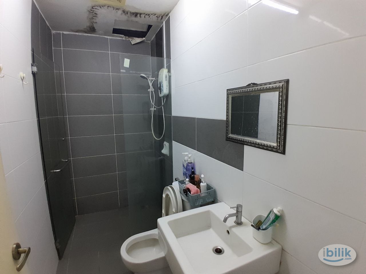 Middle Room with Aircond & Window for Rent at Arte Kuchai - Image 5
