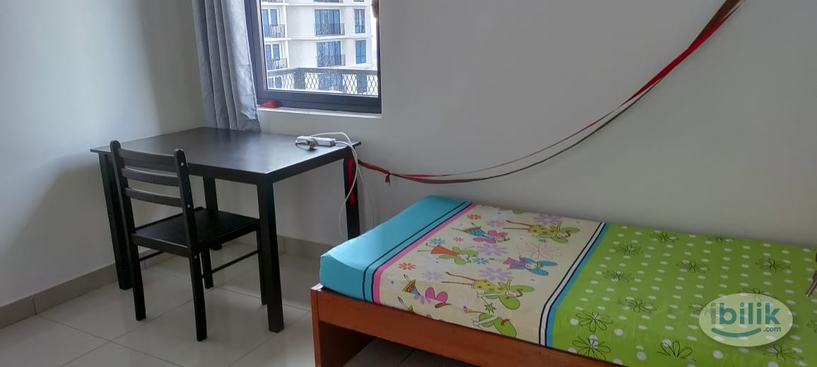 A SINGLE ROOM ONLY 1 PERSON to rent(with PRIVATE BATHROOM)  to non smoker/non vaping MALE / FEMALE - Image 1
