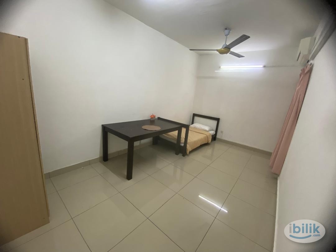 Middle Room at Cova Villa, Kota Damansara - Image 1