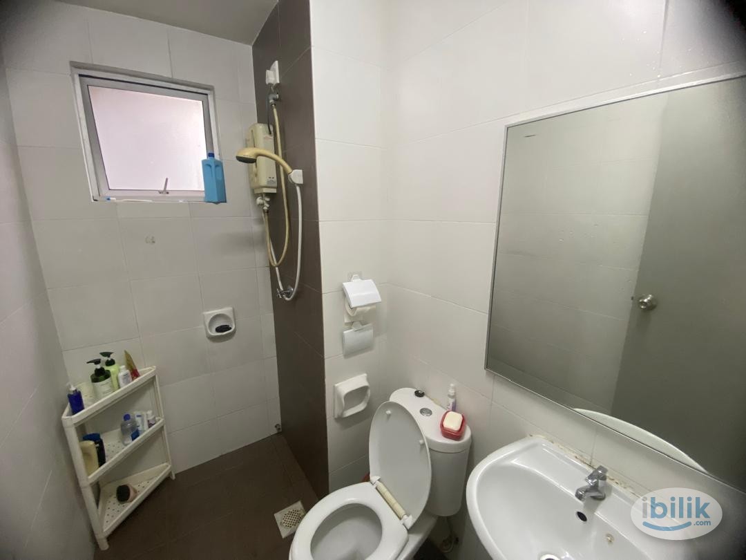Middle Room at Cova Villa, Kota Damansara - Image 2