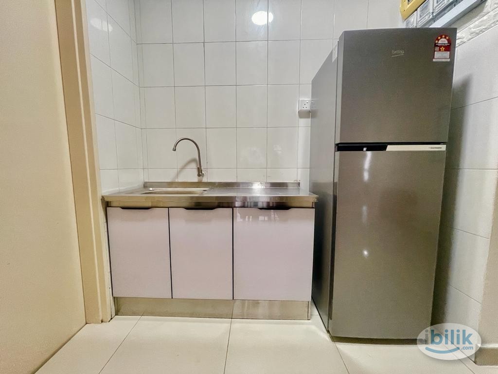 Middle Room at Platinum Hill PV2, Setapak - Image 3