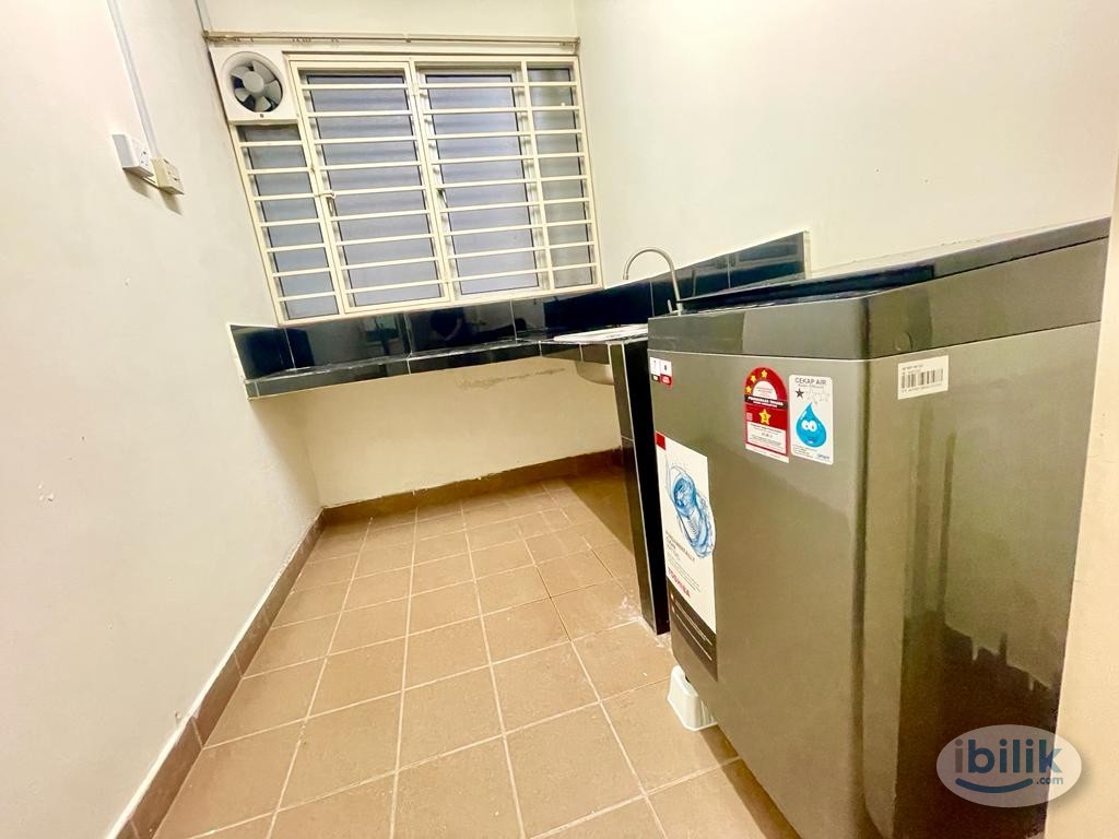 Middle Room at Platinum Hill PV2, Setapak - Image 4