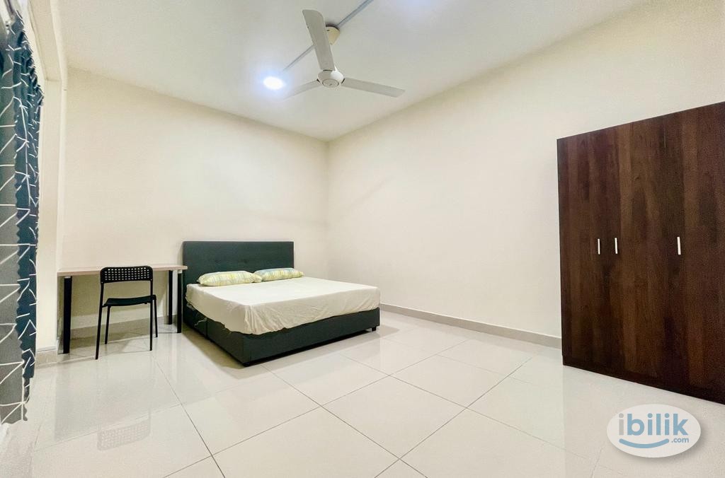 Middle Room at Platinum Hill PV2, Setapak - Image 1