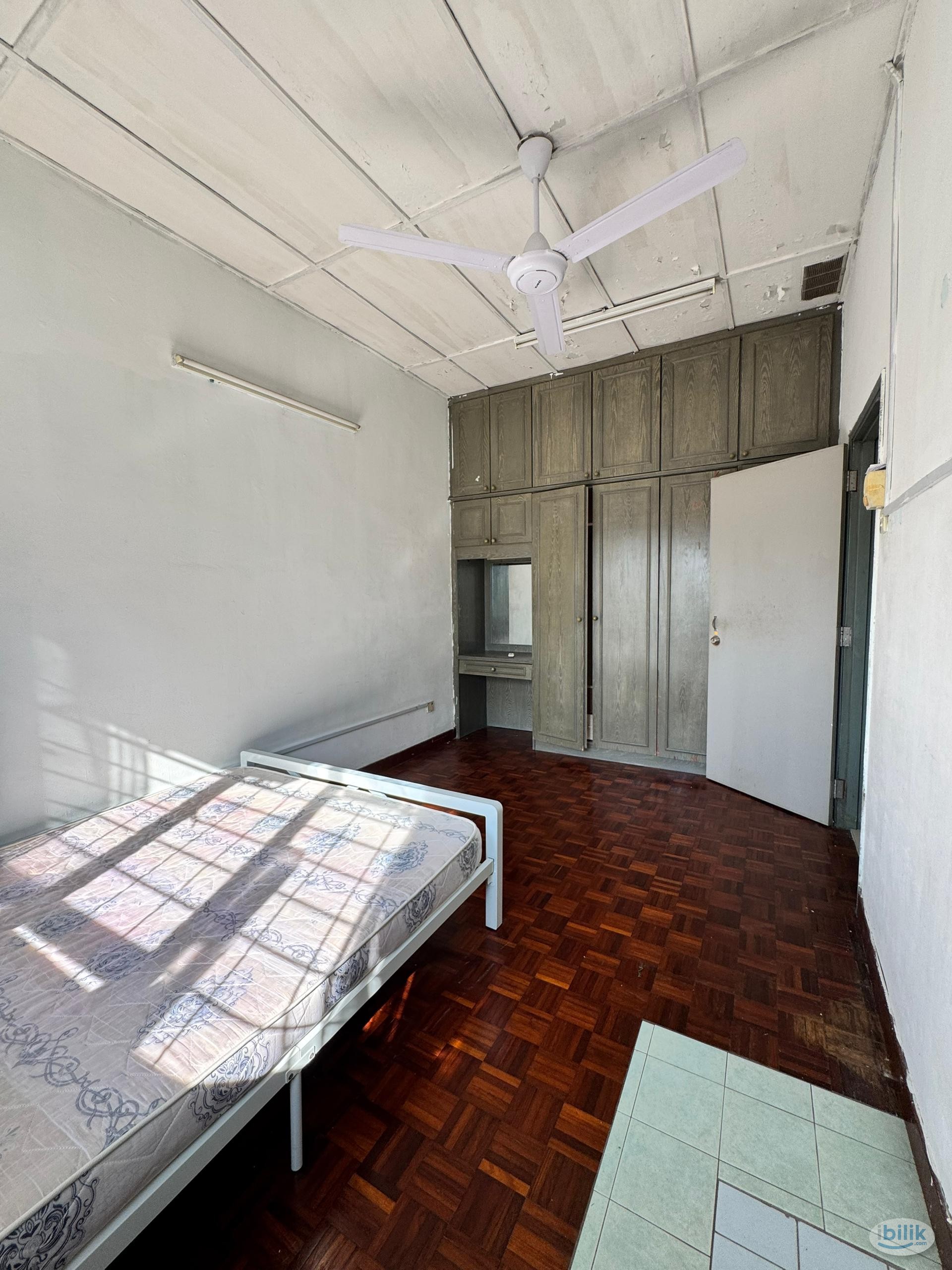 Master Room at Taman Subang Idaman, Subang - Image 1