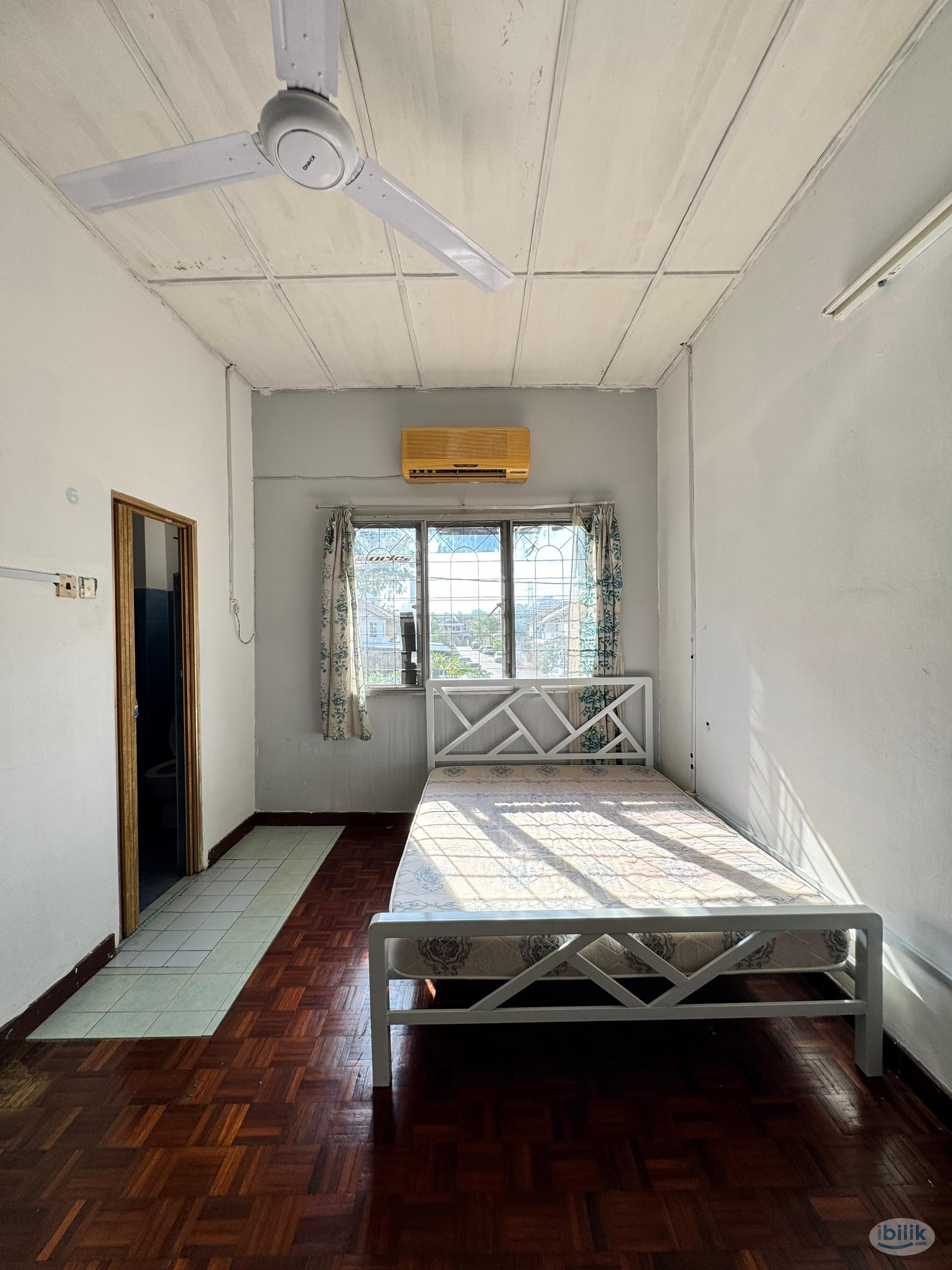Master Room at Taman Subang Idaman, Subang - Image 3