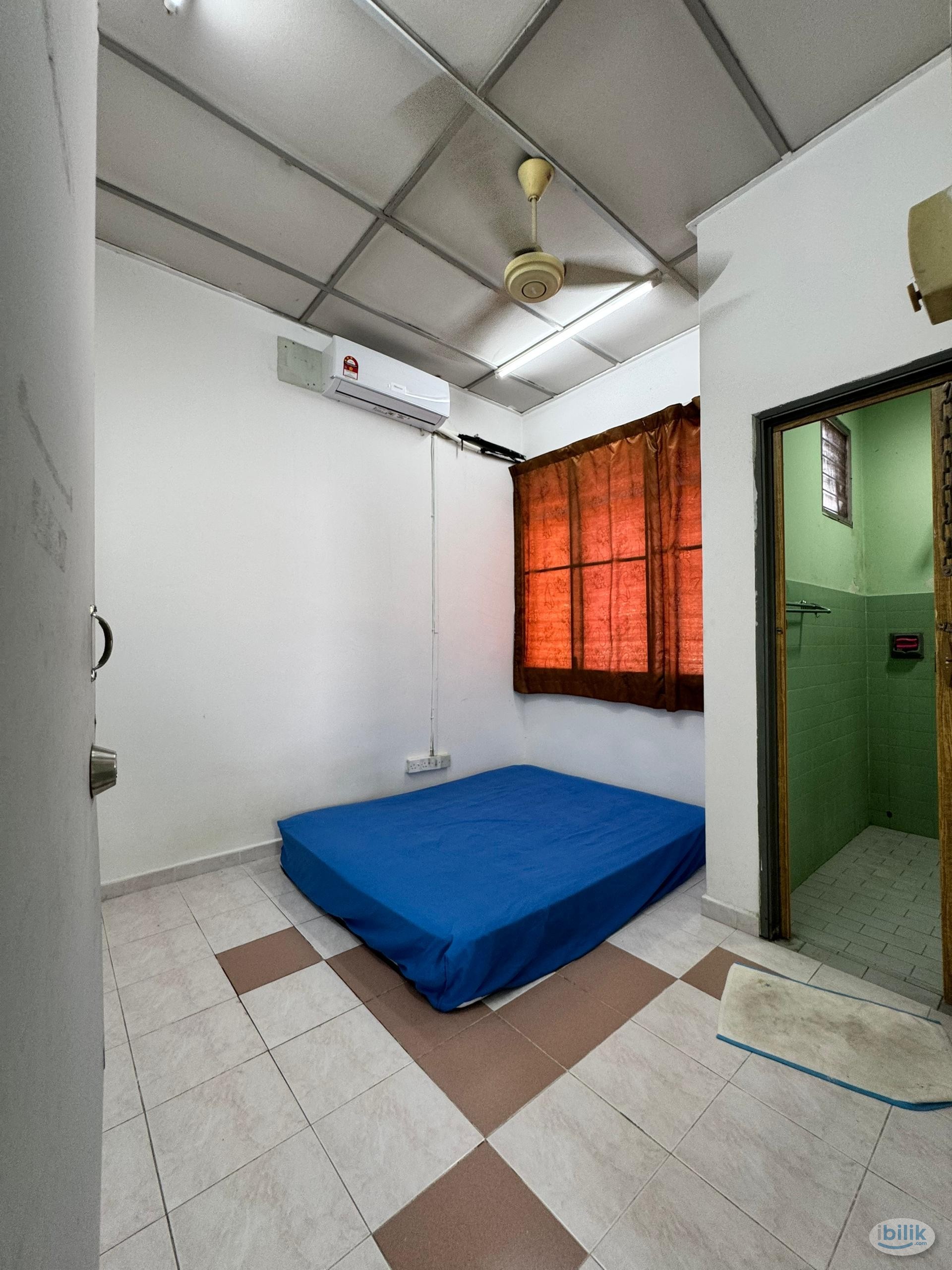 Middle Room at Taman Subang Idaman, Subang - Image 1