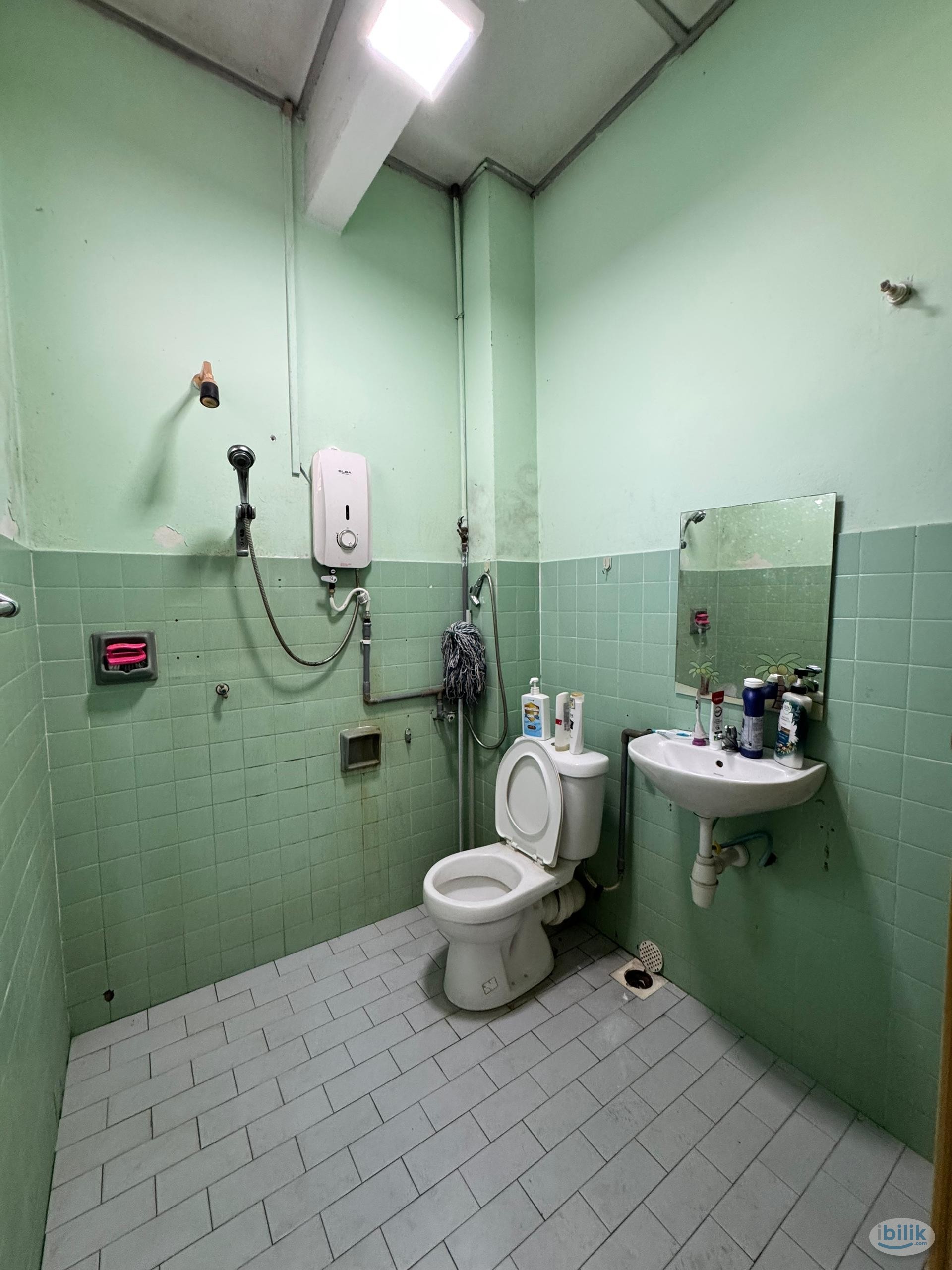 Middle Room at Taman Subang Idaman, Subang - Image 3