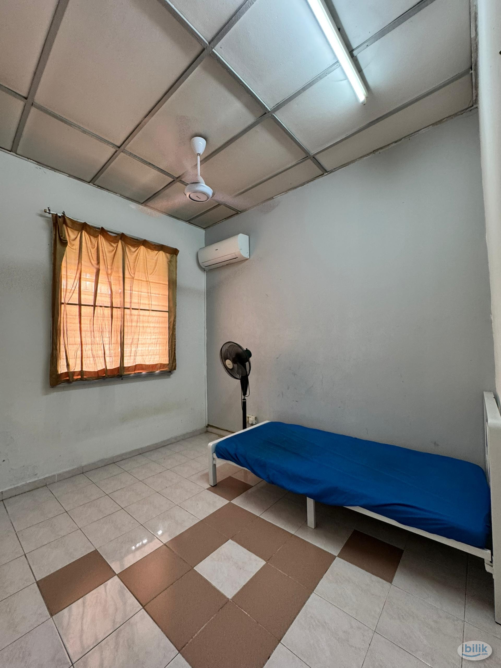 Middle Room at Taman Subang Idaman, Subang - Image 1