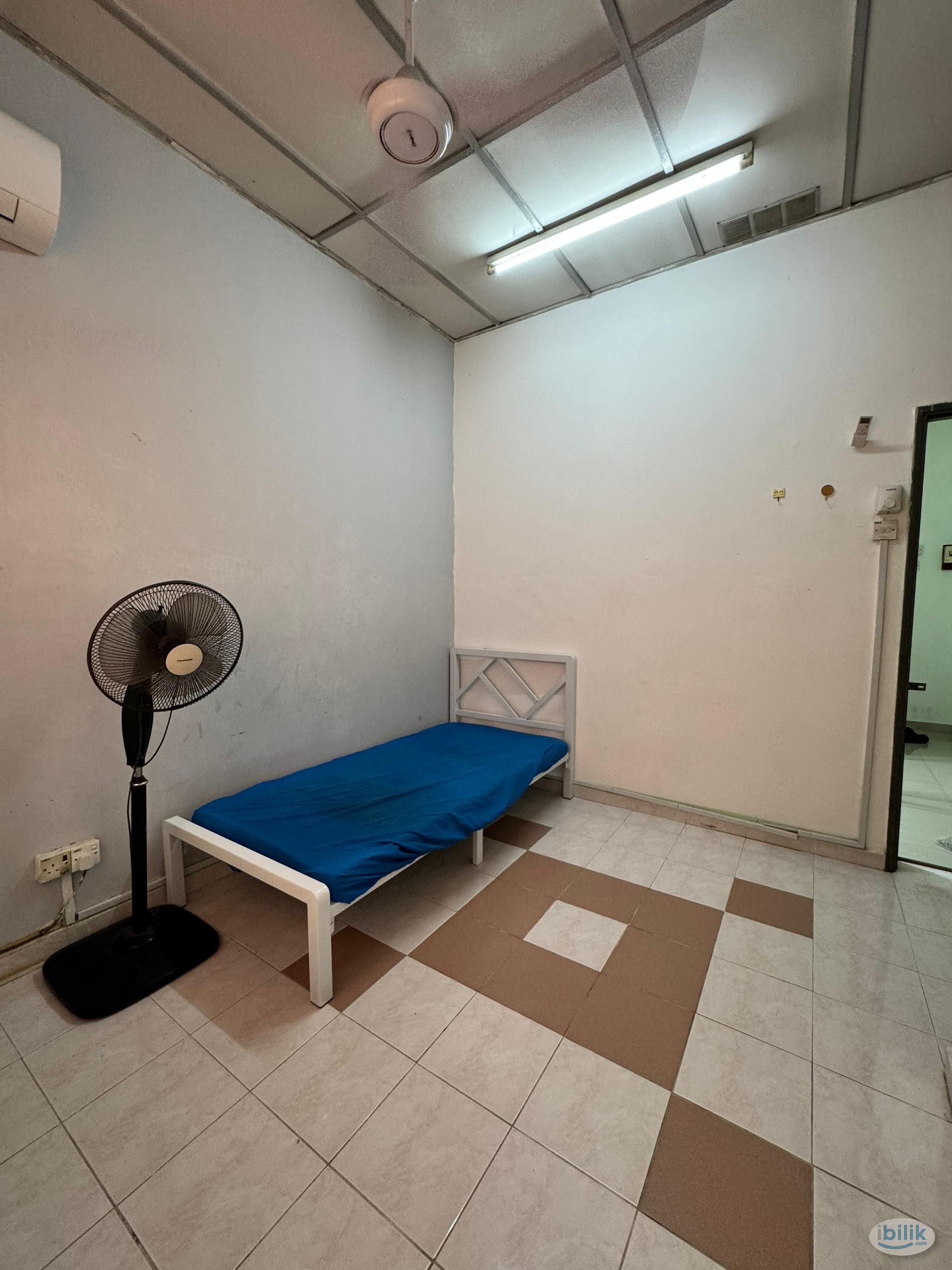 Middle Room at Taman Subang Idaman, Subang - Image 2