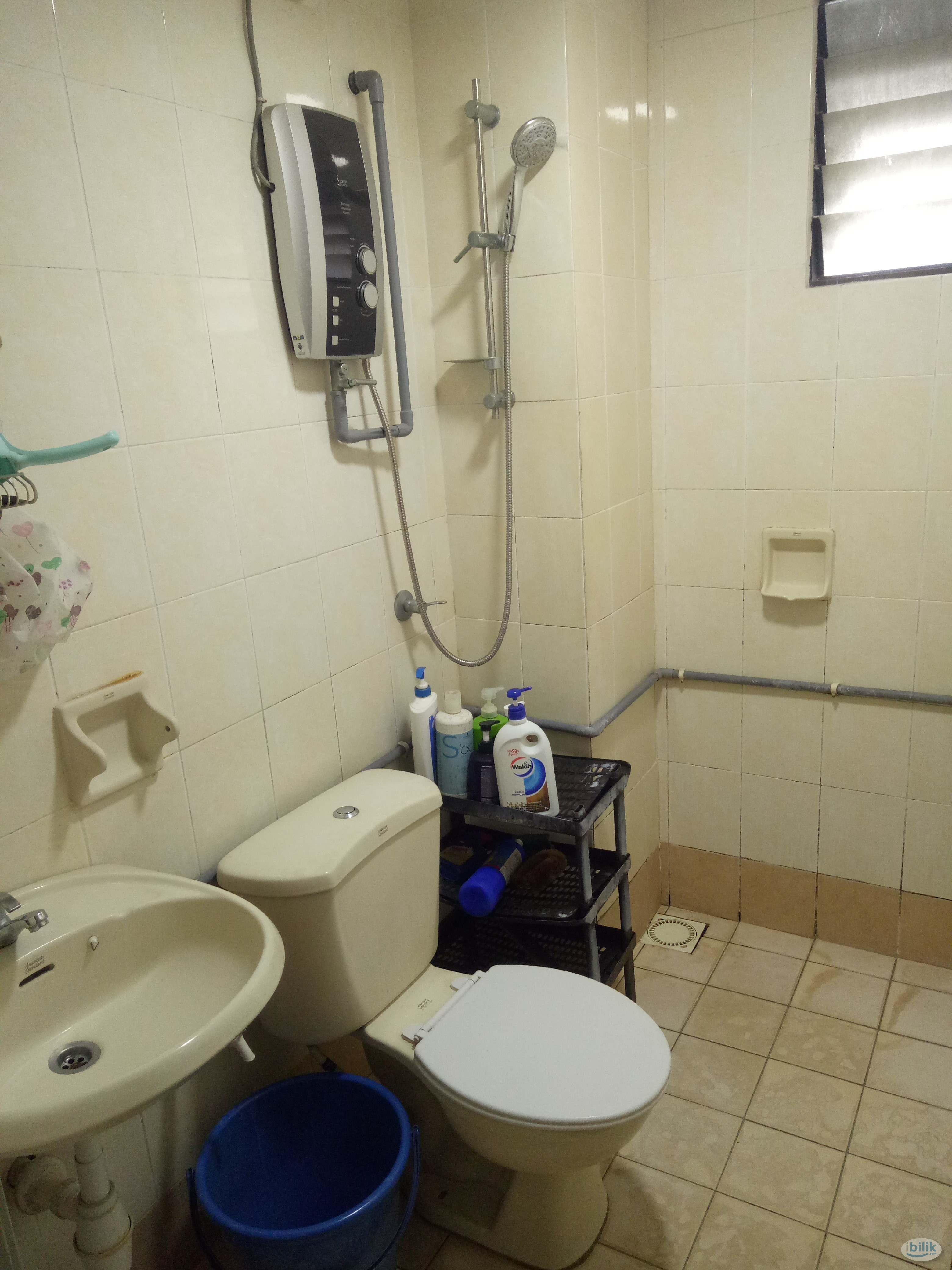 Middle room for rent at Bayu Tasik 2 Condo - Image 1