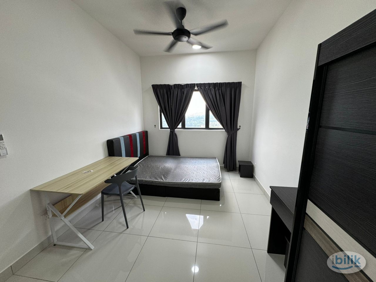 Traders Garden Master Room For Rent - Image 1