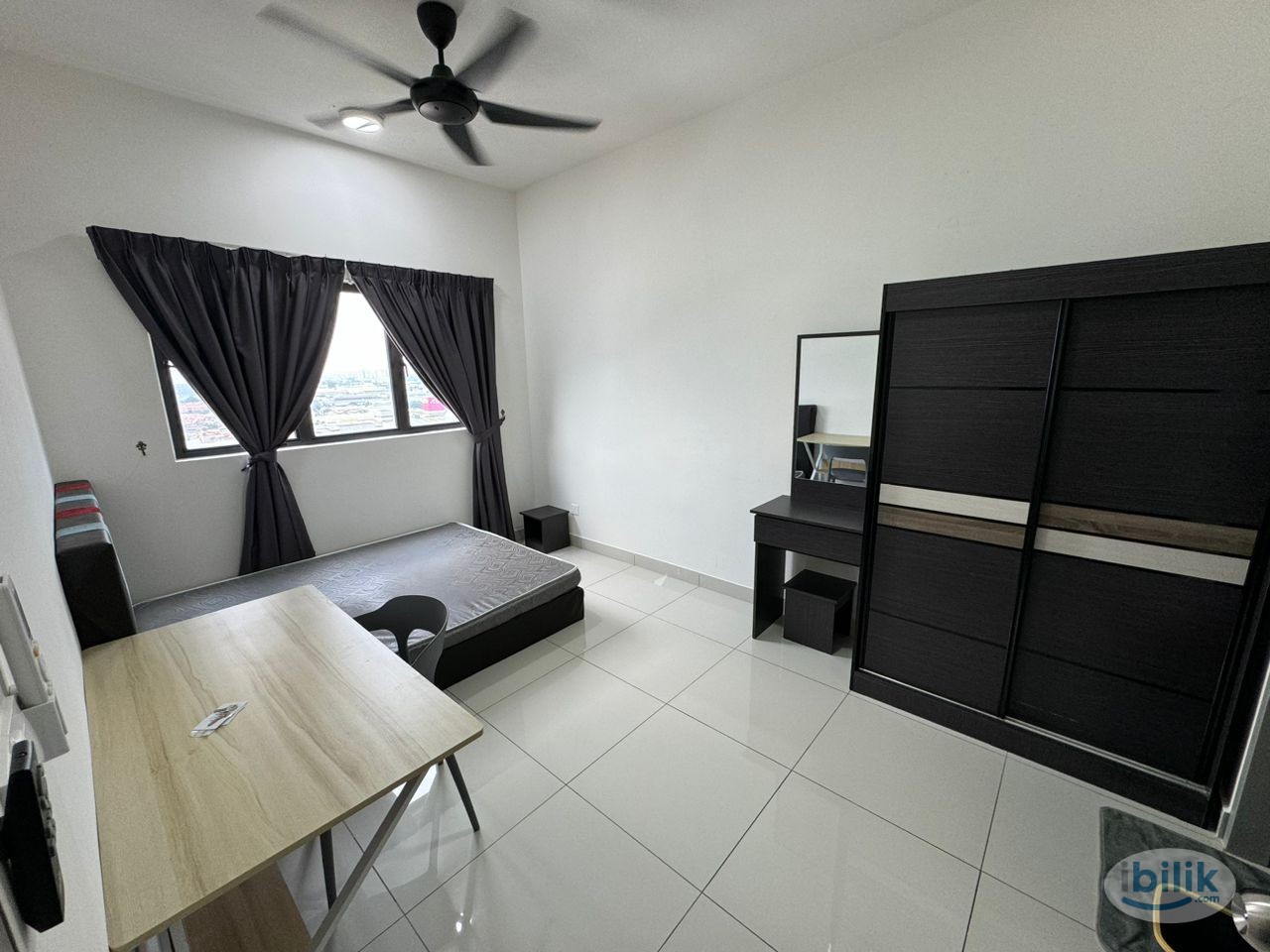 Traders Garden Master Room For Rent - Image 2