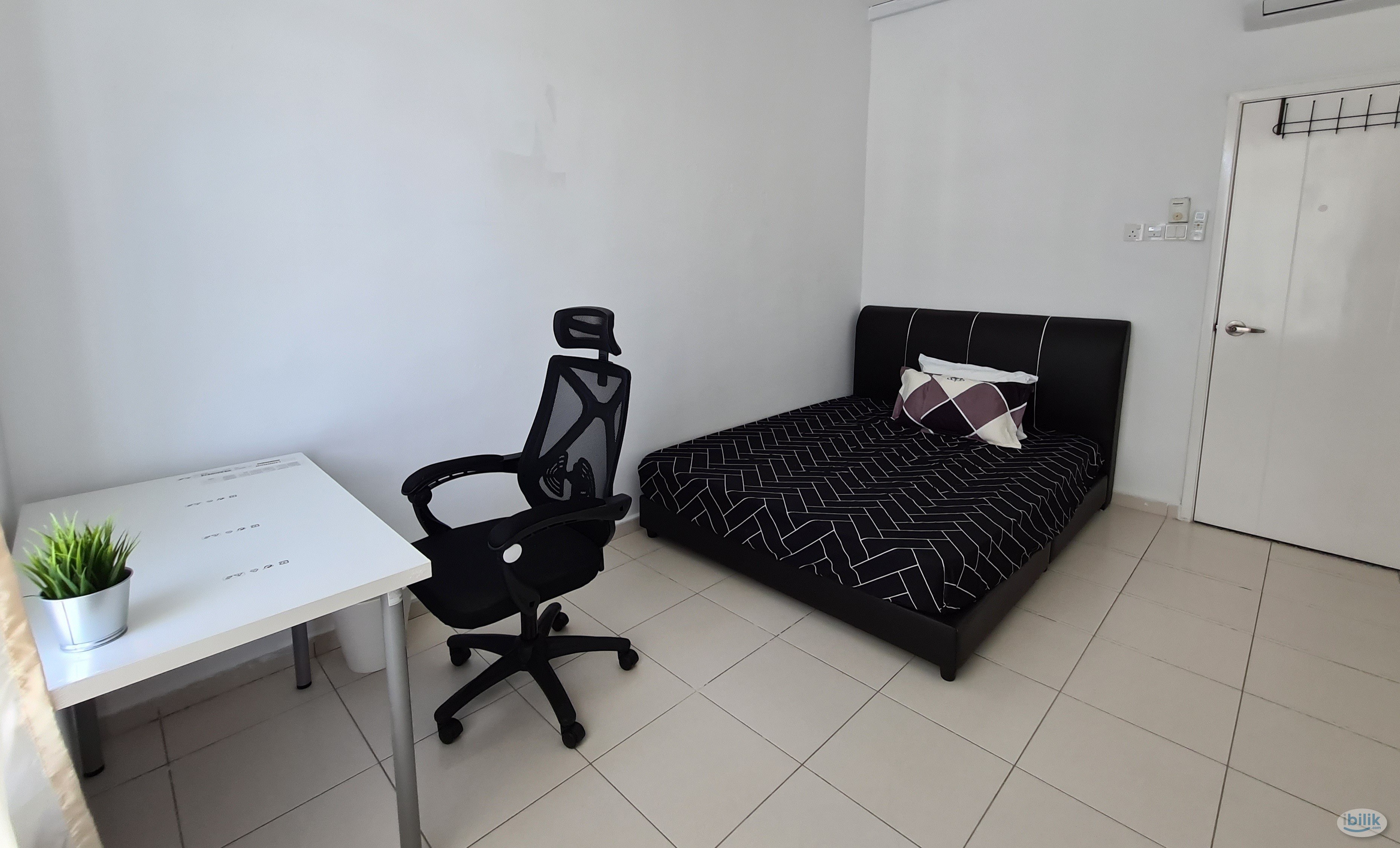 💋BEAUTIFUL Female Middle Room at Arena Residence, Bayan Baru💋 - Image 1