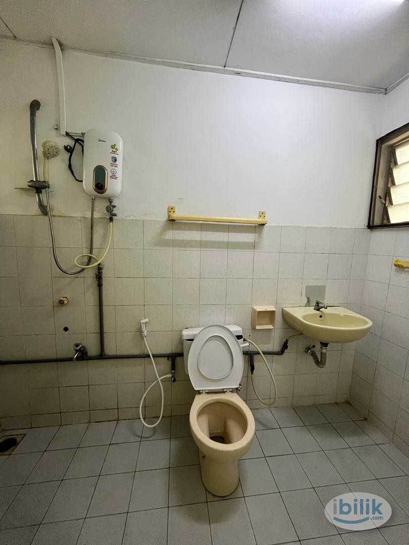 🔥LOW DEPOSIT🔥BANDAR UTAMA MIDDLE ROOM FOR RENT 🏡🚶‍♂️‍➡️🚶‍♀️‍➡️8 MIN WALKING DISTANCE TO BU MRT🚆🚆 - Image 5