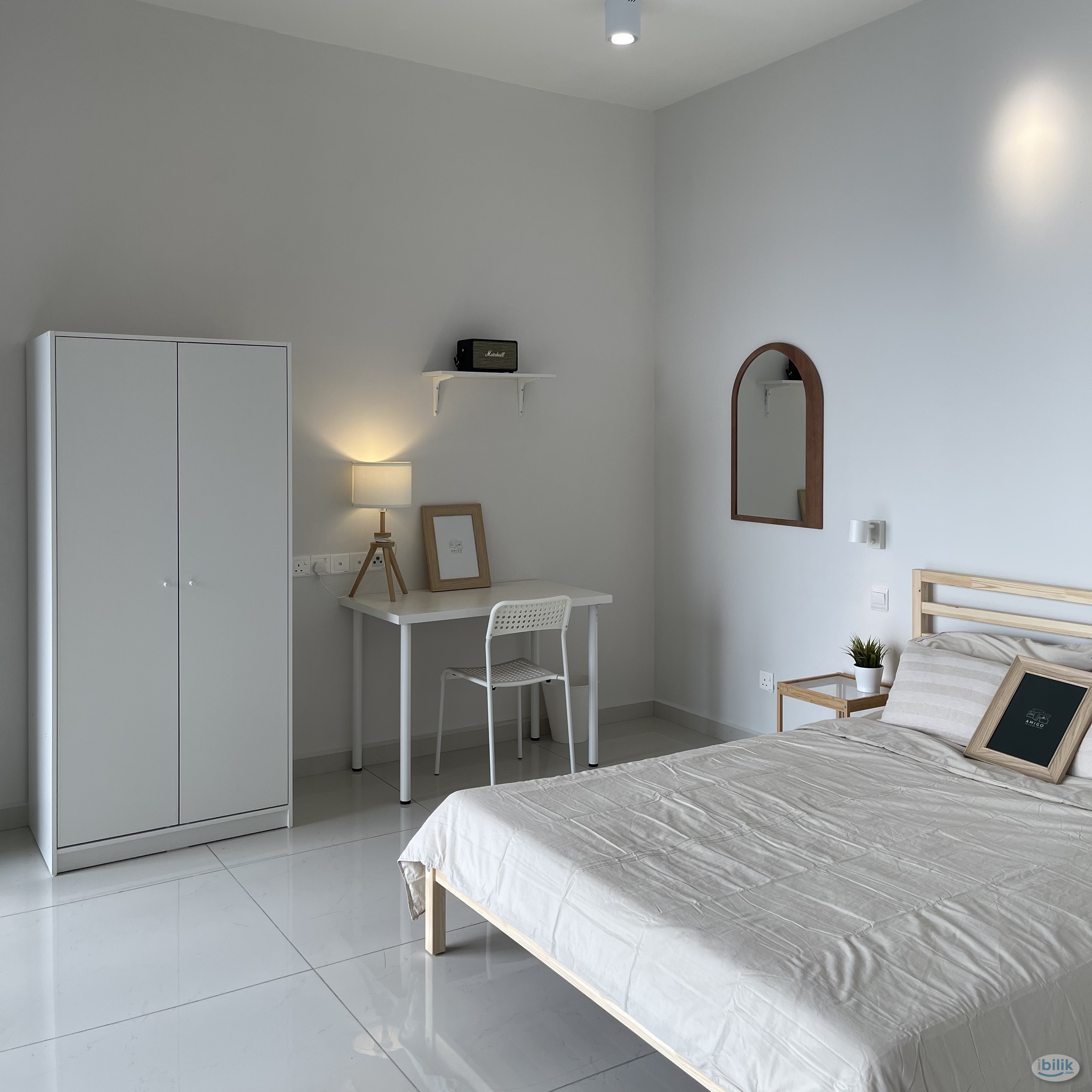 Male unit Spacious Sea View Balcony Room at Country Garden, Danga Bay - Image 2