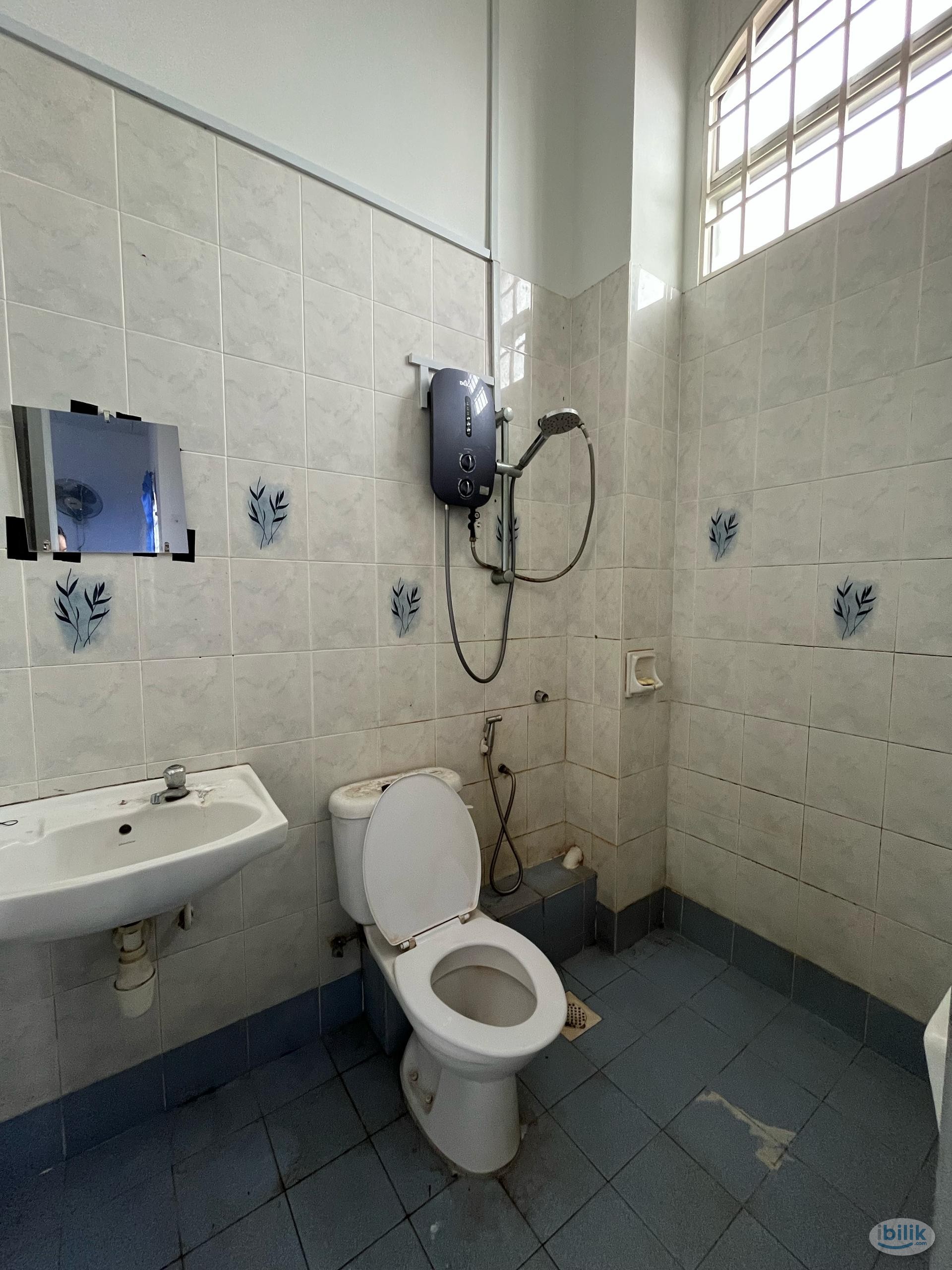 7 mins drive to SETIA CITY MALL 🛍️ | Near bus stop 🛑 - Image 4