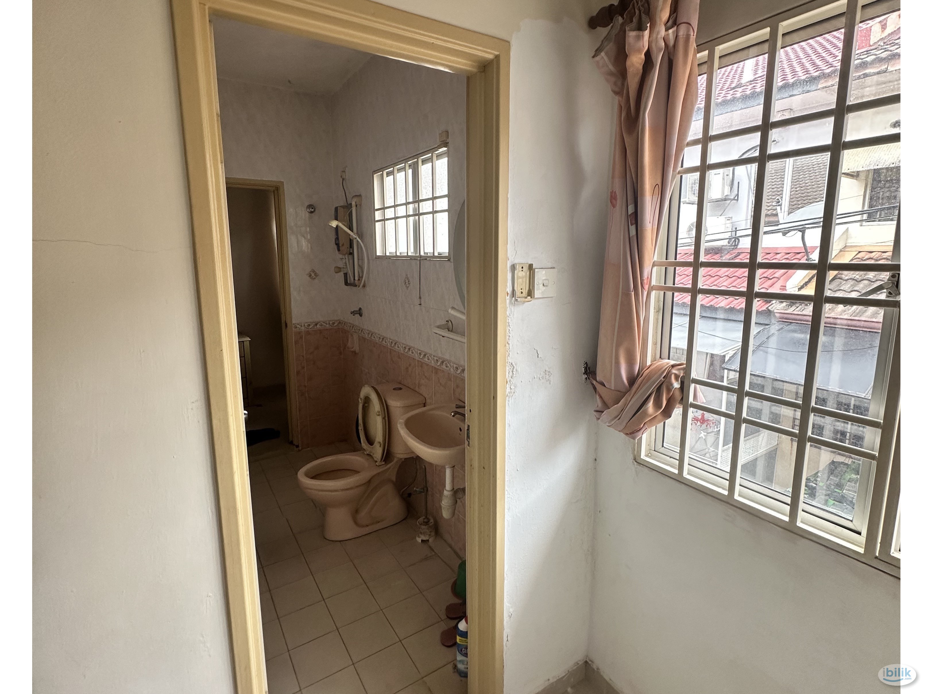 Middle Room at Taman Wangsa Permai, Kepong with FREE WIFI ‼️ - Image 4