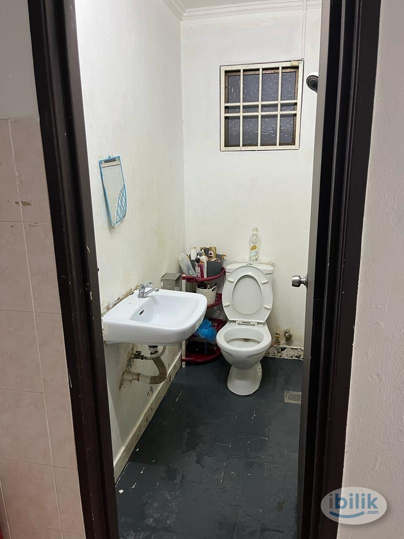 PJ City Center Co-living Middle Room at Bandar Utama, Petaling Jaya - Image 3