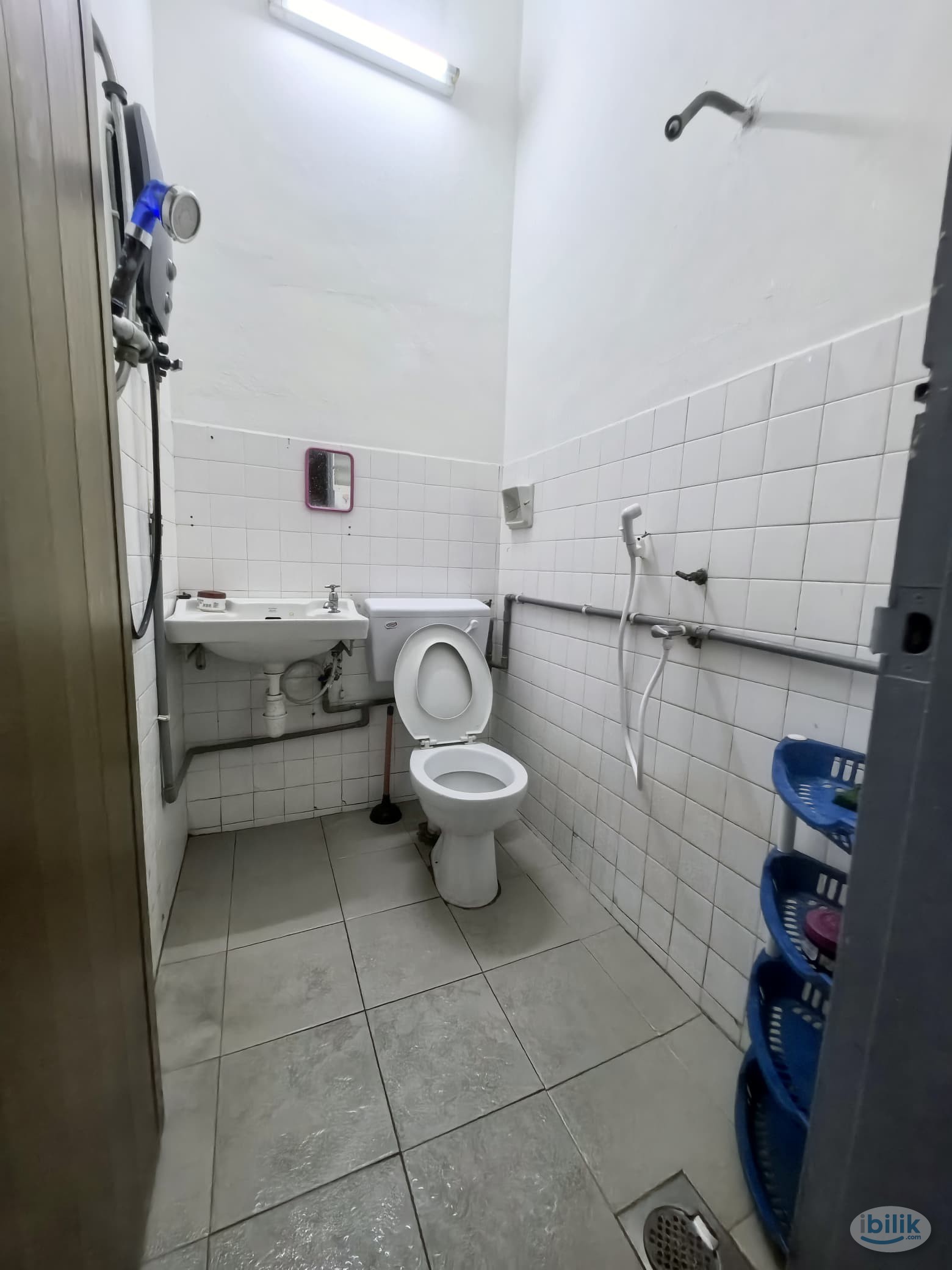 Single Room with Aircond | 500m to Taman Bahagia LRT - Image 2