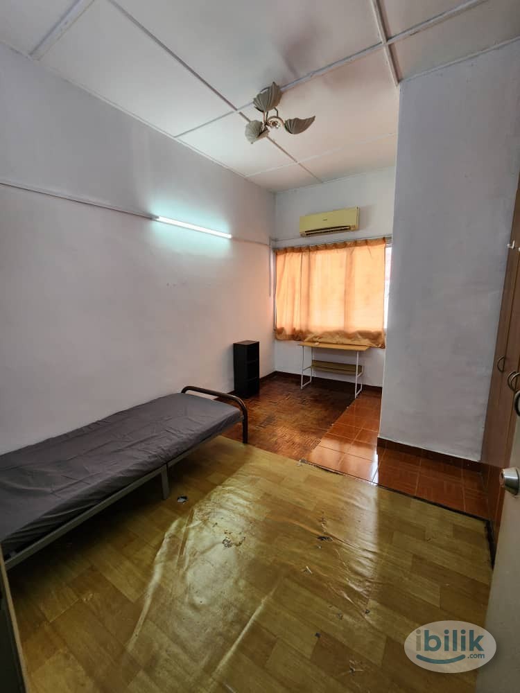 Clean and cozy Middle room at Taman Sea - Image 2