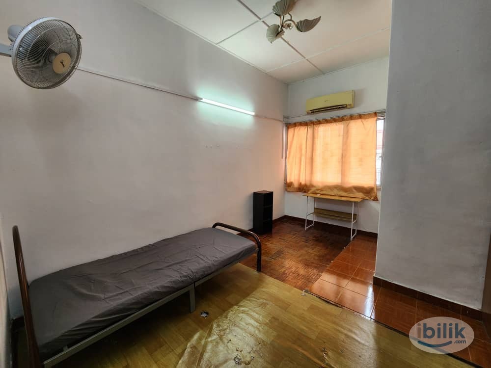 Clean and cozy Middle room at Taman Sea - Image 1