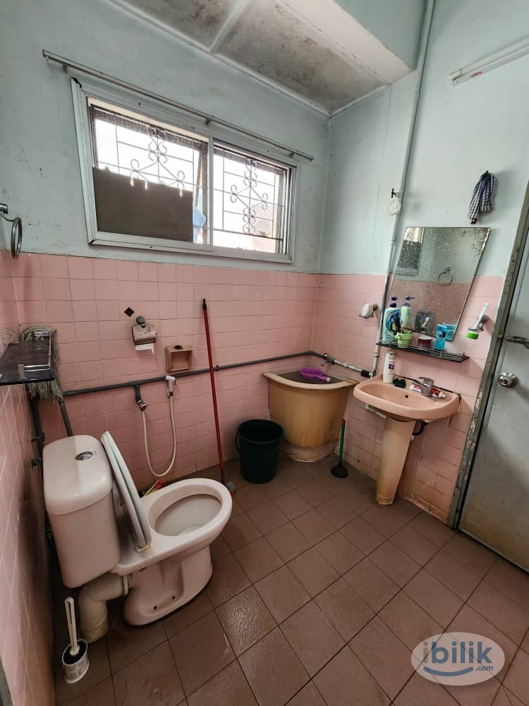 Clean and cozy Middle room at Taman Sea - Image 3