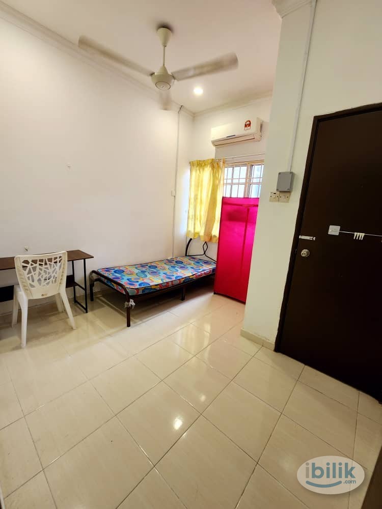 ✨Low Deposit! ✅Middle Room for rent at Bandar Puteri Puchong, Puchong - Image 1