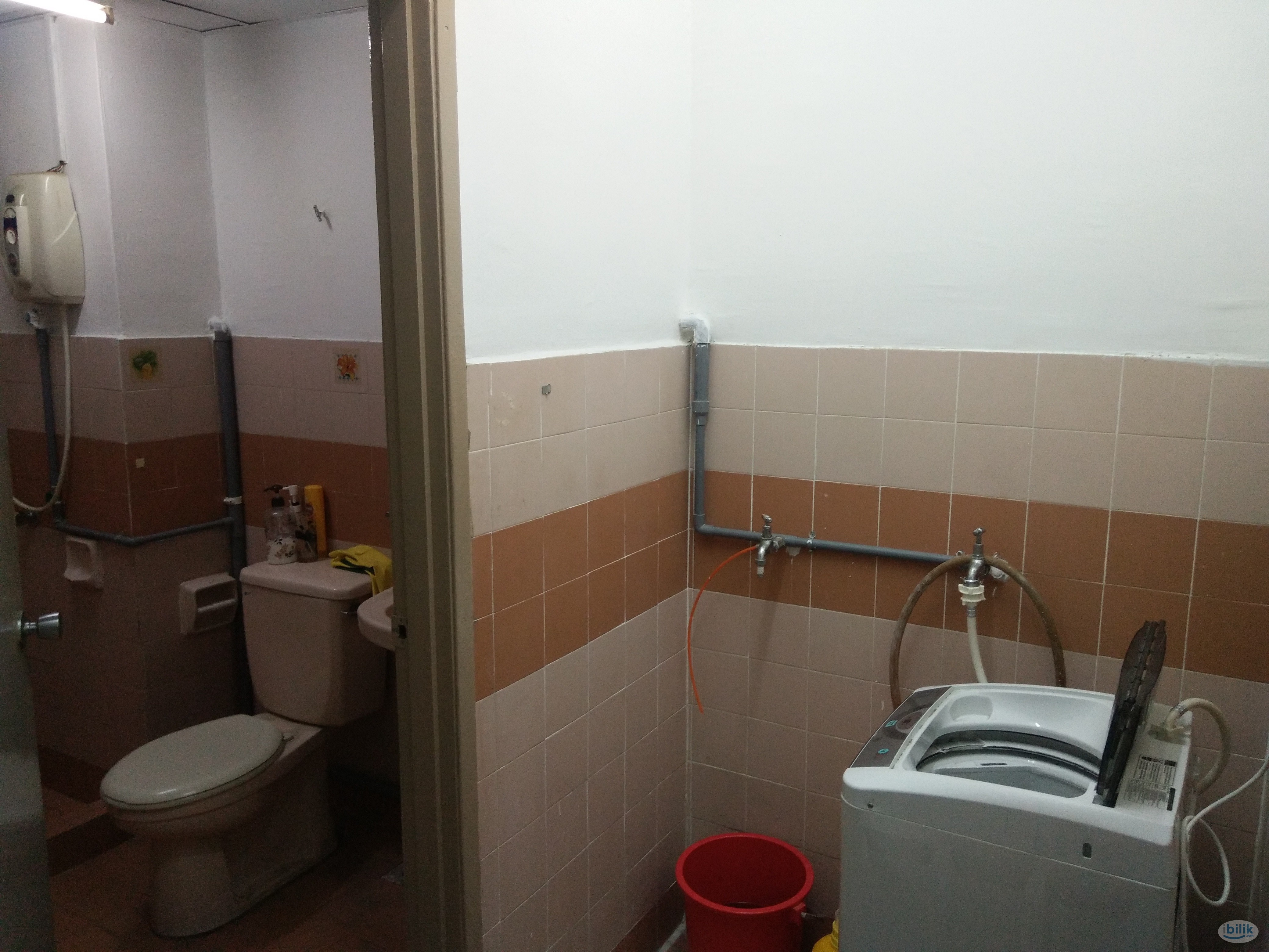 Extra Large Room with Balcony near LRT Awan Besar - Image 5