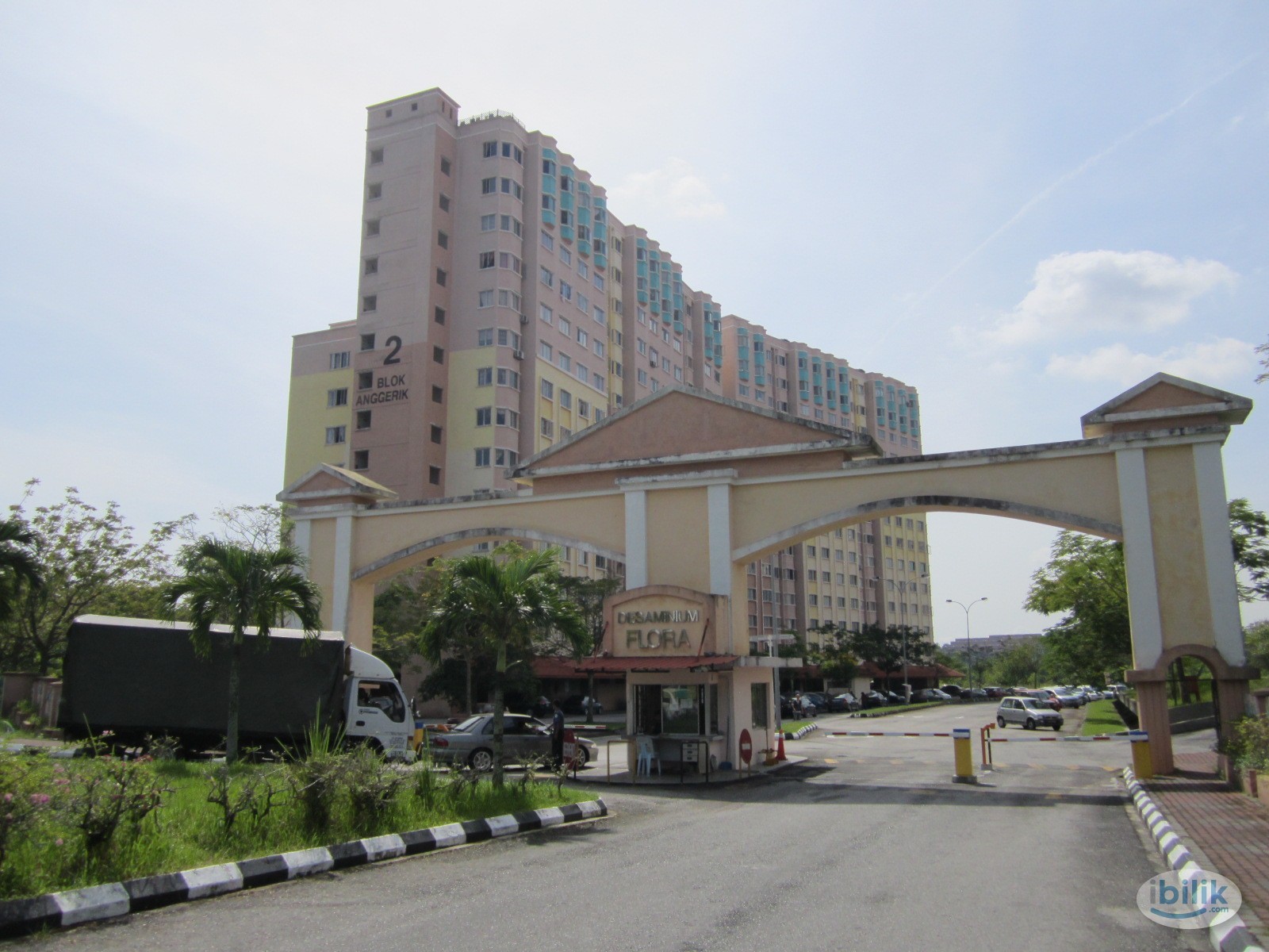 Female unit room in Puncak Jalil area [Include Utilities] - Image 1