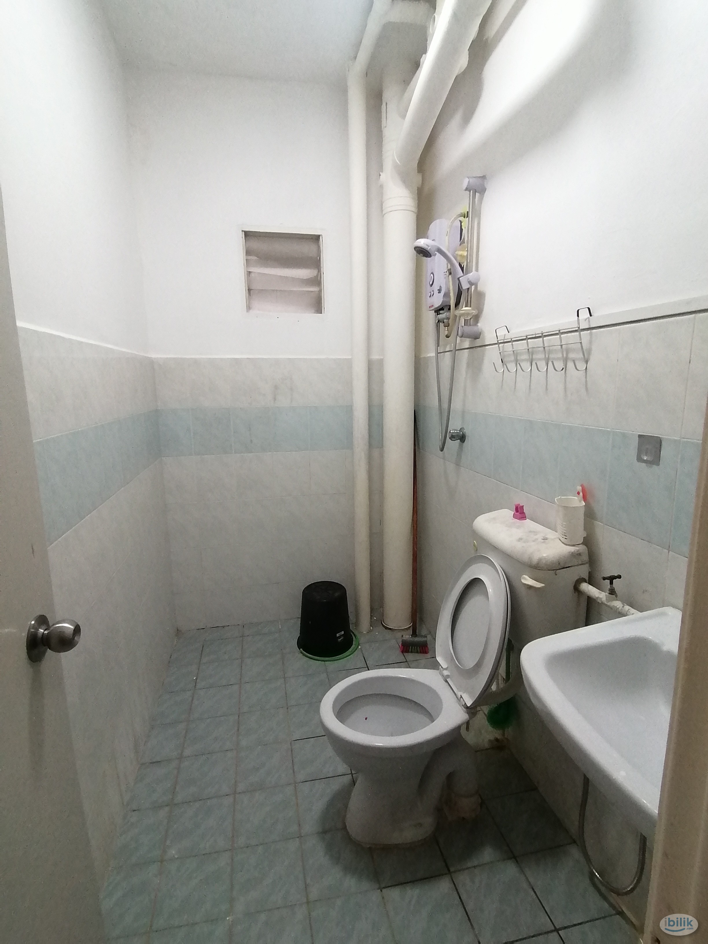 Female unit room in Puncak Jalil area [Include Utilities] - Image 5