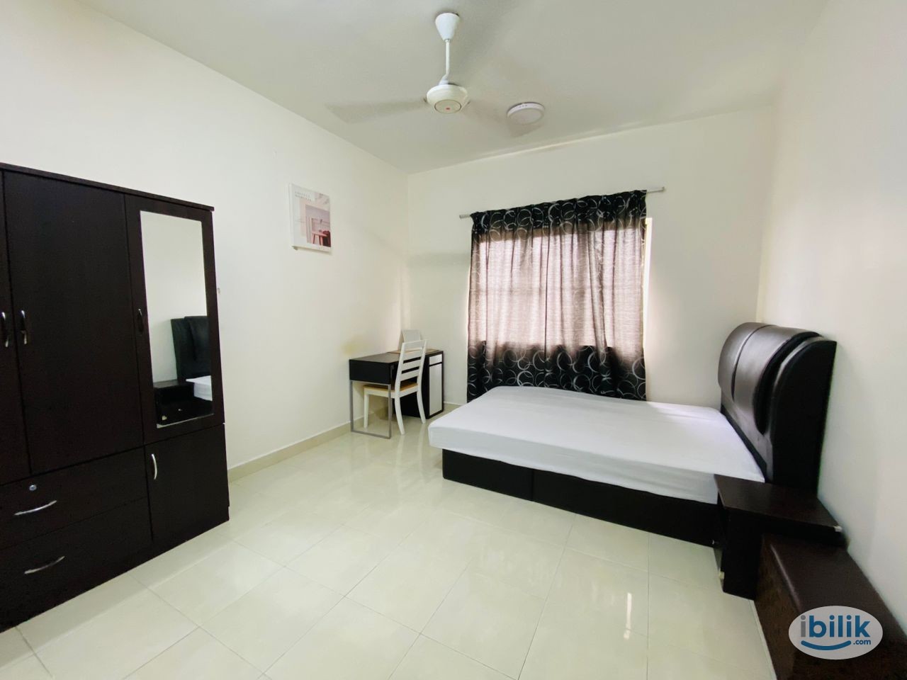 Female unit room in Puncak Jalil area [Include Utilities] - Image 4