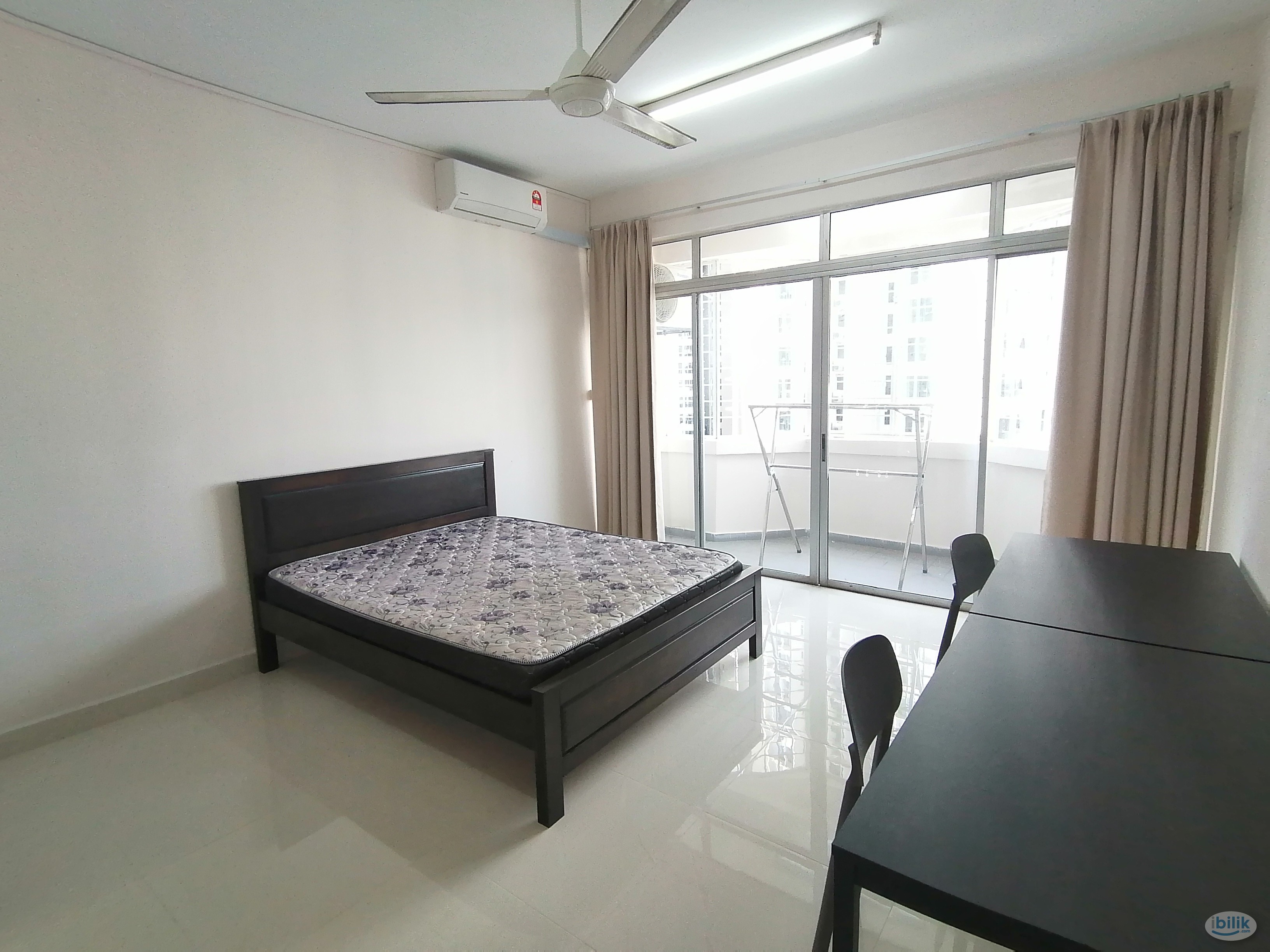 All Inclusive Room with Balcony near LRT - Image 1