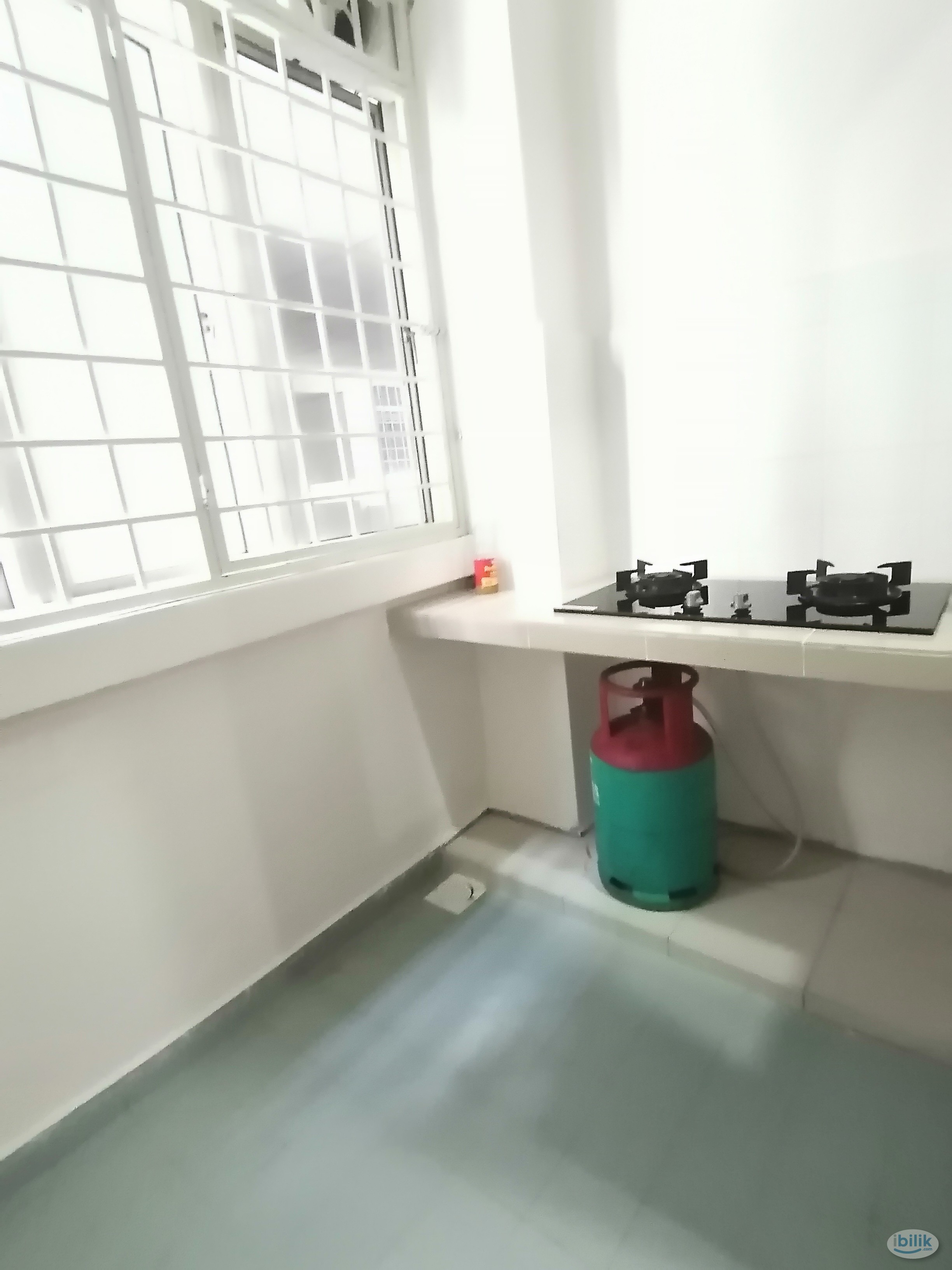 All Inclusive Room with Balcony near LRT - Image 5