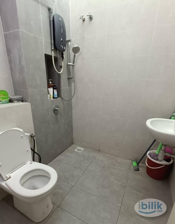 Low Deposit Room for Rent attach with Air Cond at Setia Indah - Image 4