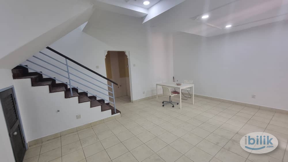 [Female Unit] Middle Room with attached Bathroom - Image 5
