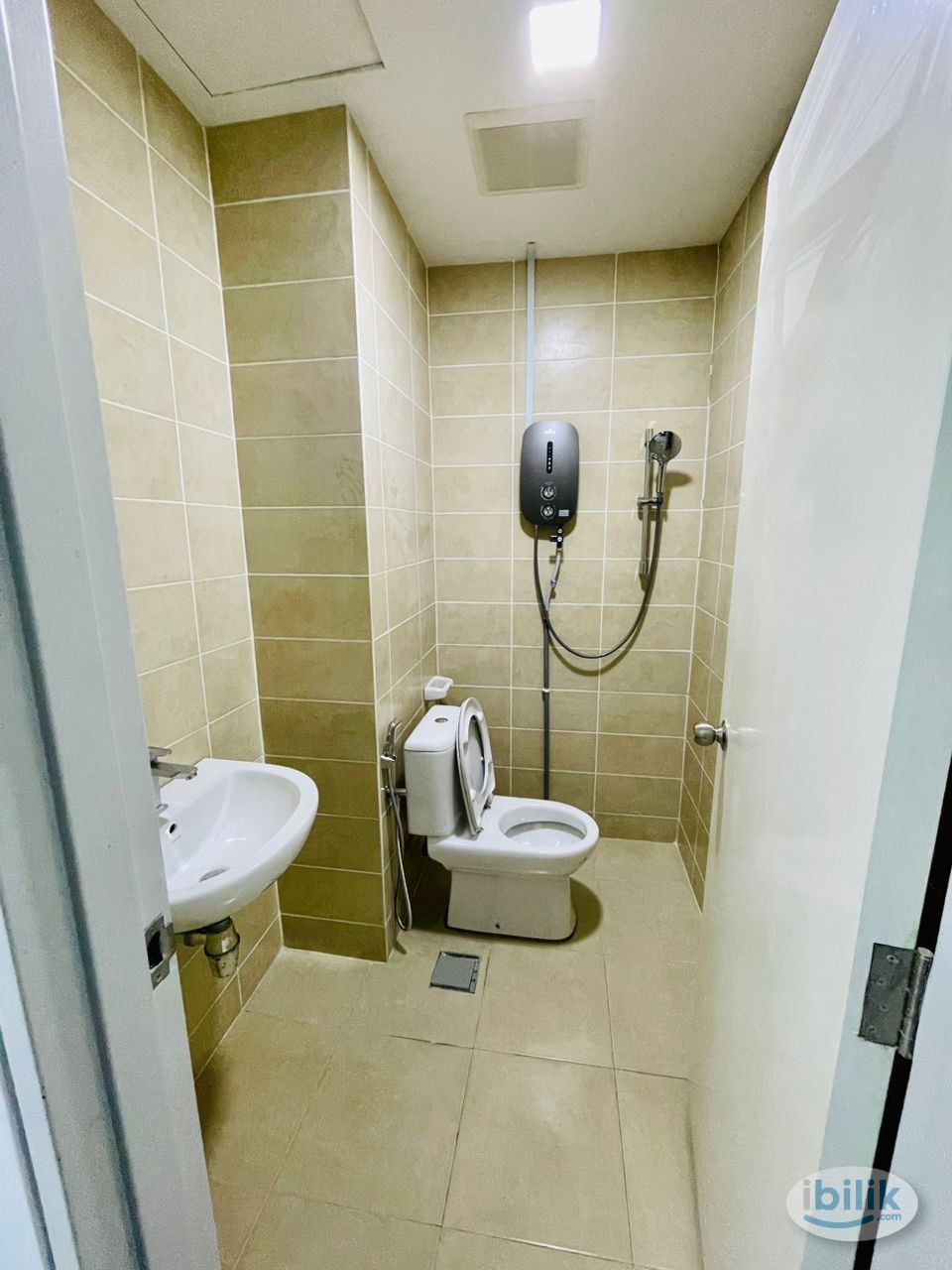 ROOM IN VILLA TO RENT, ZERO DEPOSIT - Image 4