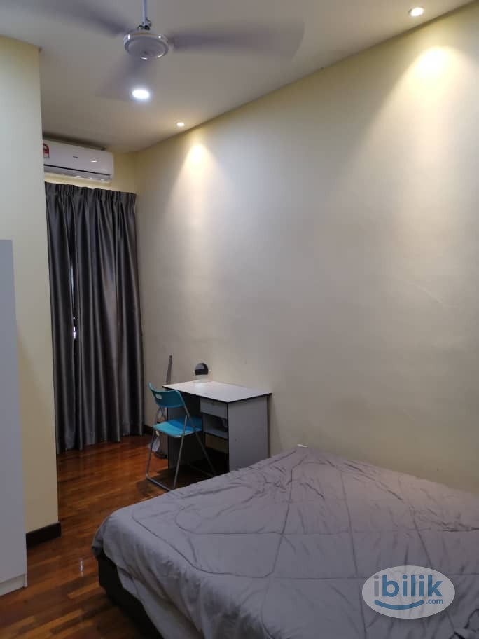 Big medium room attached bathroom next subang airport subang bestari - Image 4