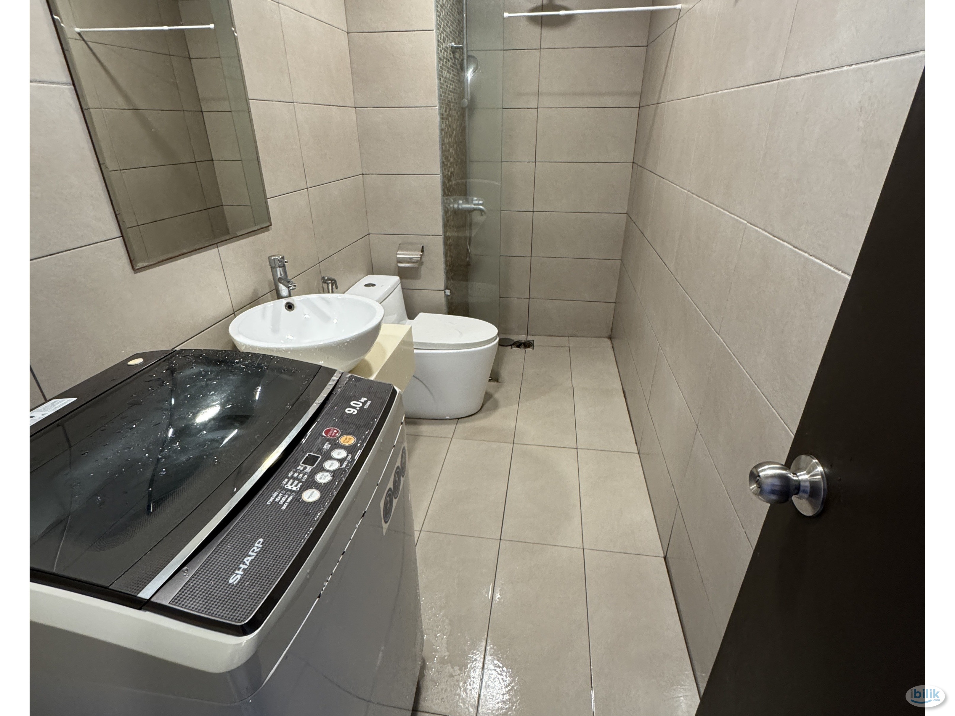 Middle Room at D'Latour, Bandar Sunway - Image 4
