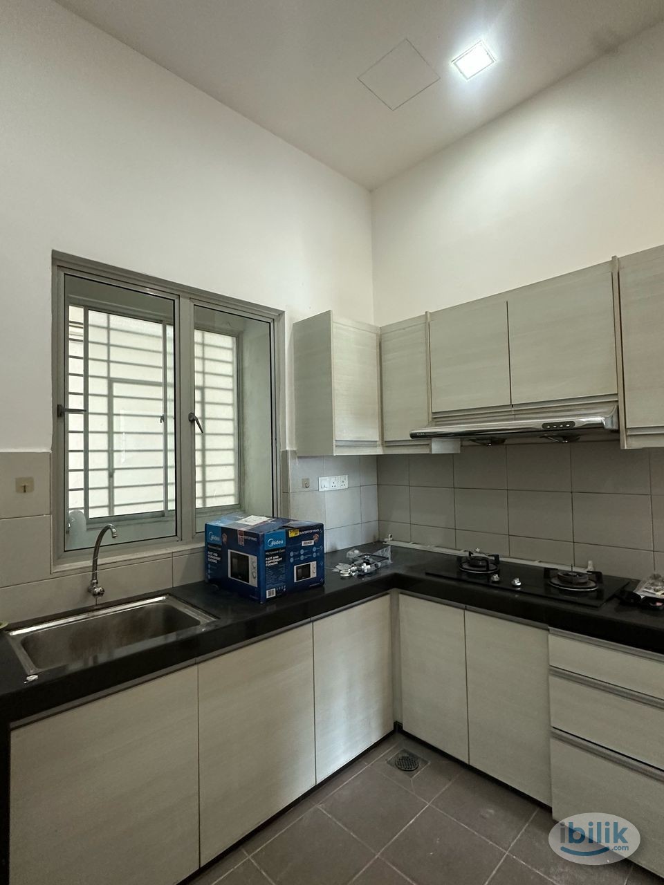 Middle Room at One South, Seri Kembangan - Image 2