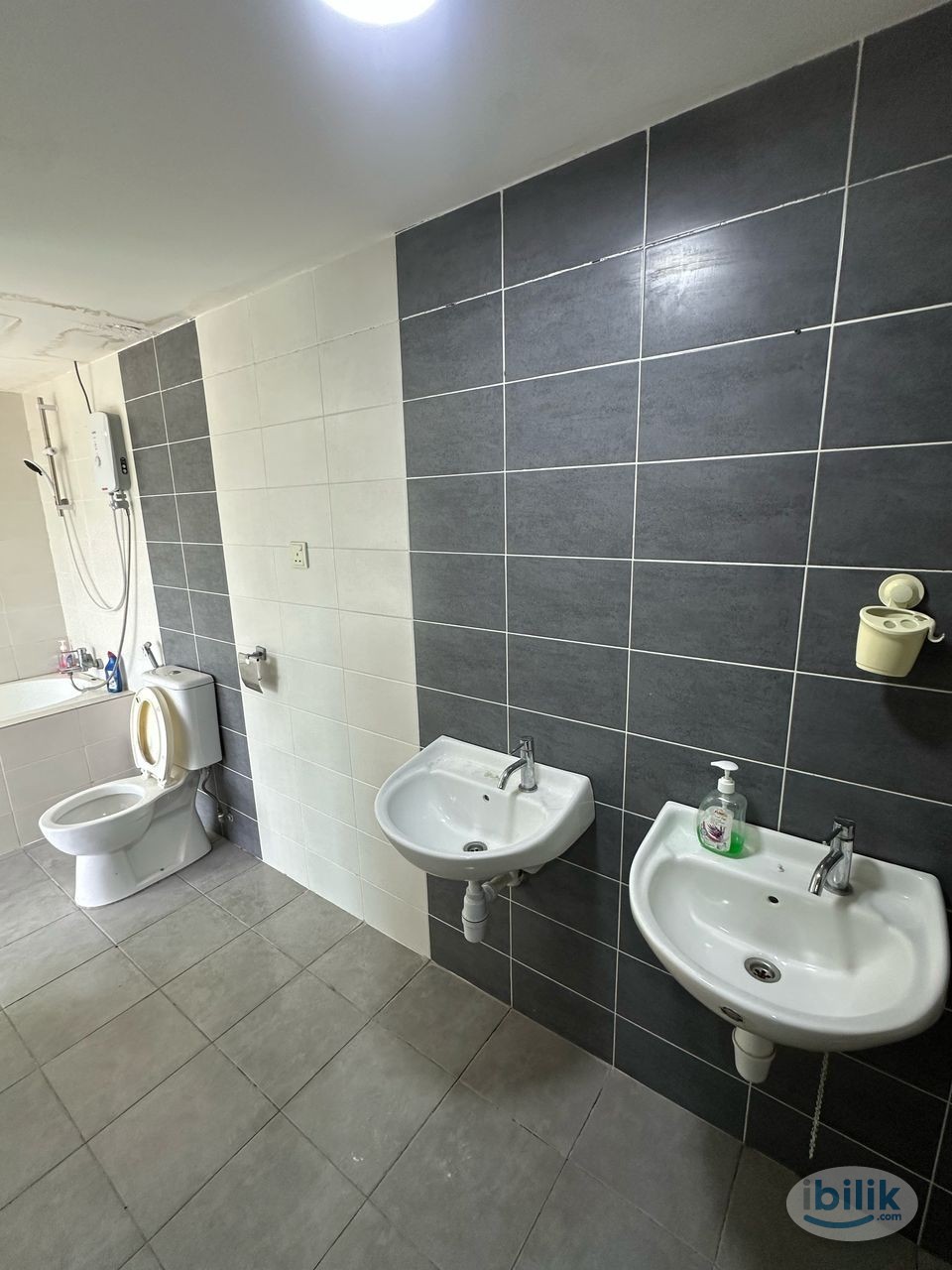 Master Room at One South, Seri Kembangan - Image 3
