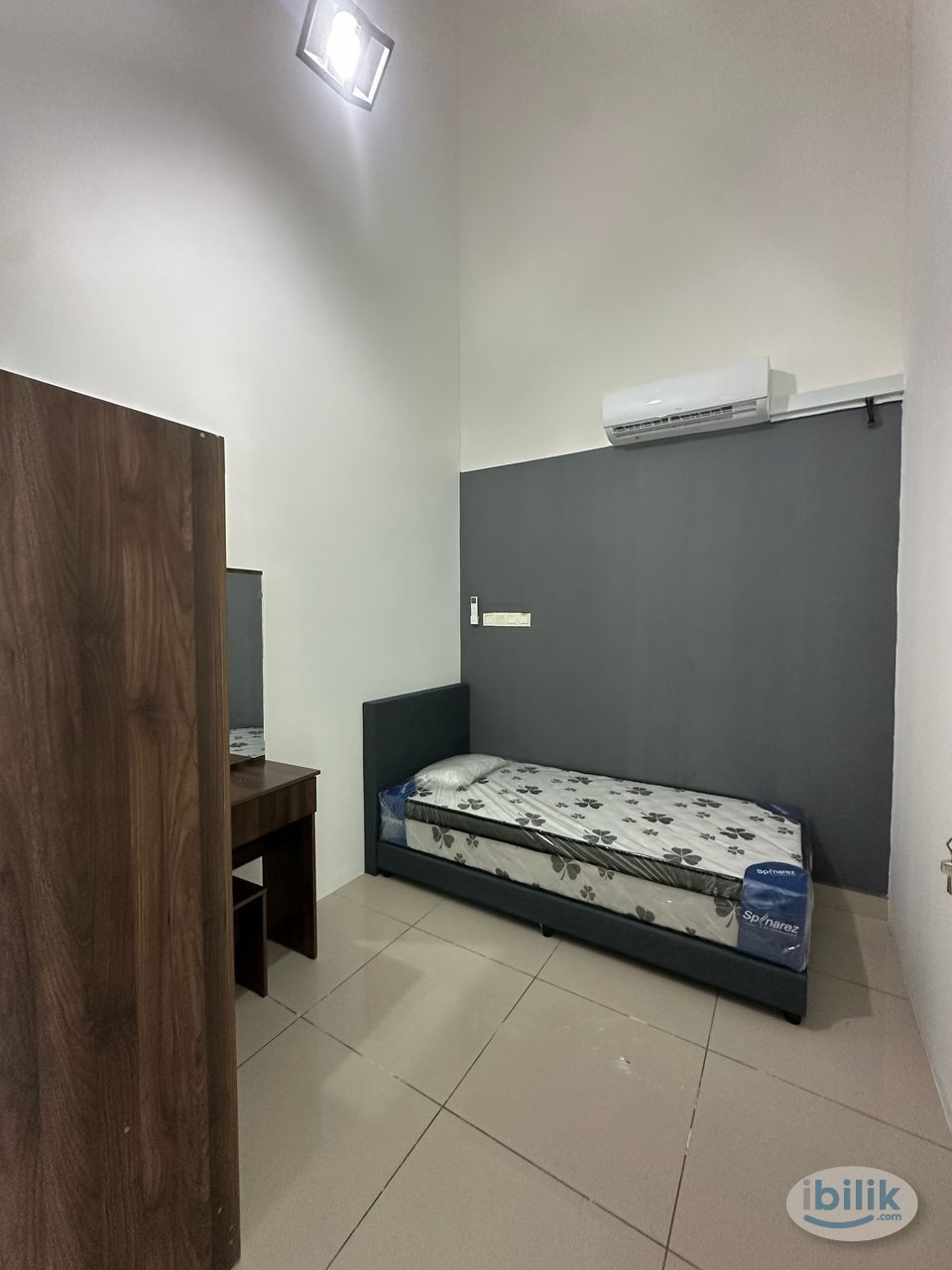 Middle Room at One South, Seri Kembangan - Image 1