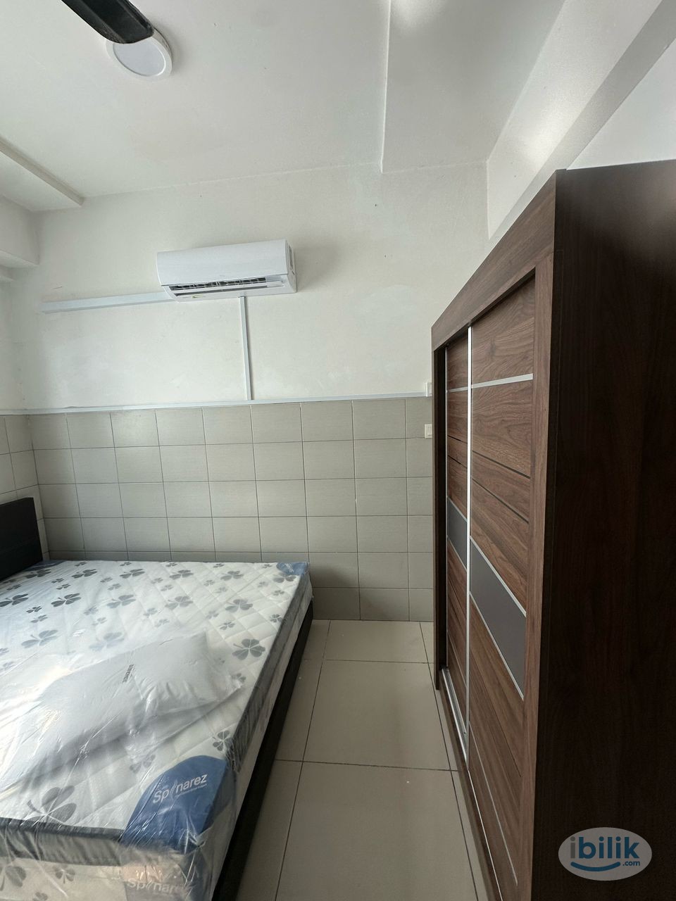 Middle Room at One South, Seri Kembangan - Image 1