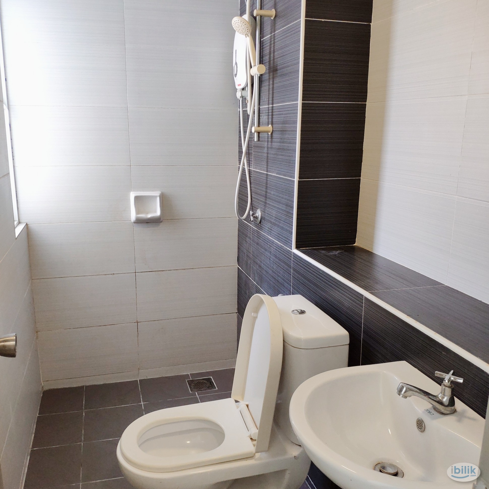 Master Room, Aircon with Private Bathroom near Equine, Alice Smith School, Putra Permai, Hosp Serdang, Cyberjaya, Mines, - Image 5