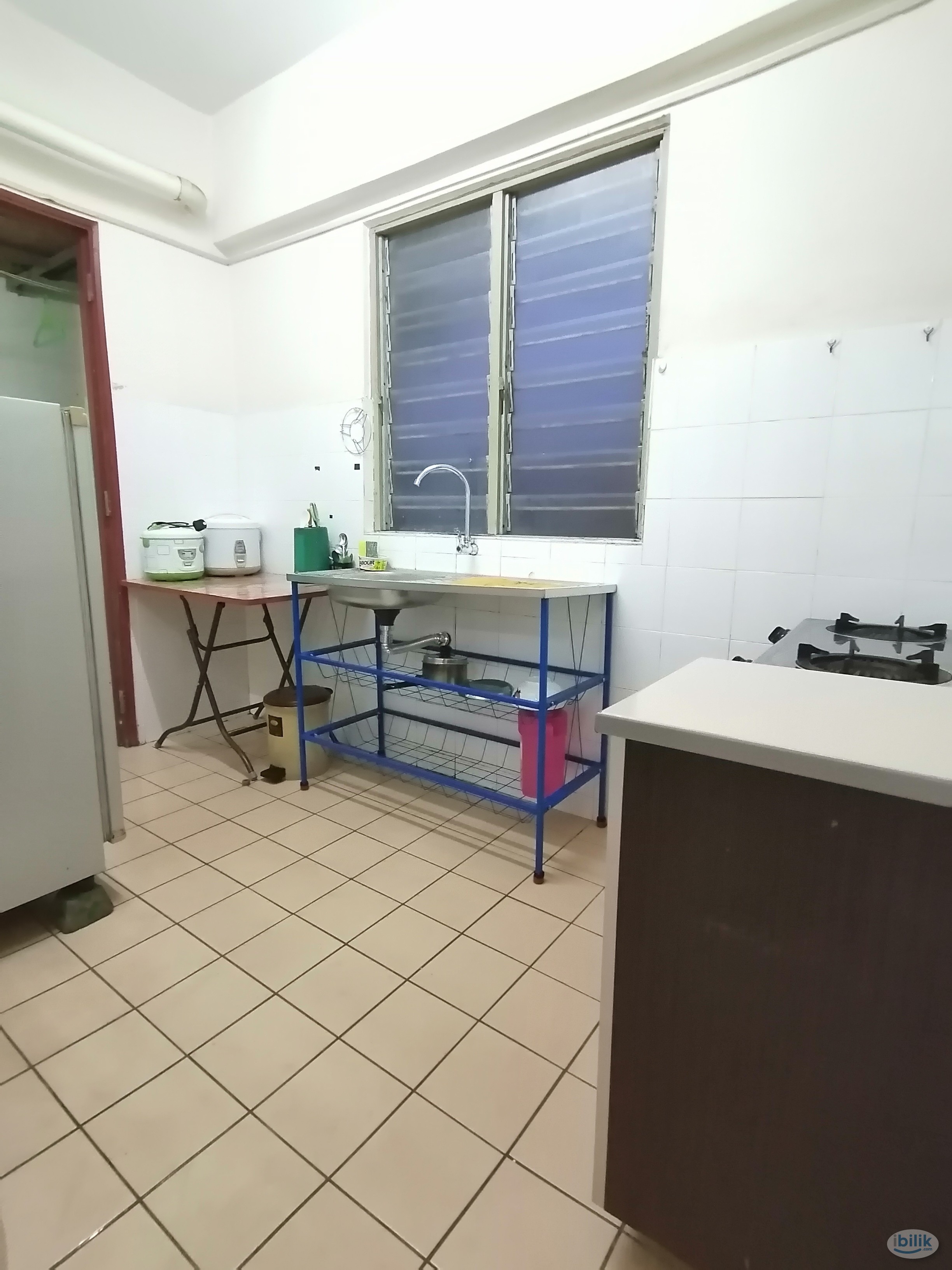 Female Unit - Furnished large room with FREE car/bike parking - Image 3