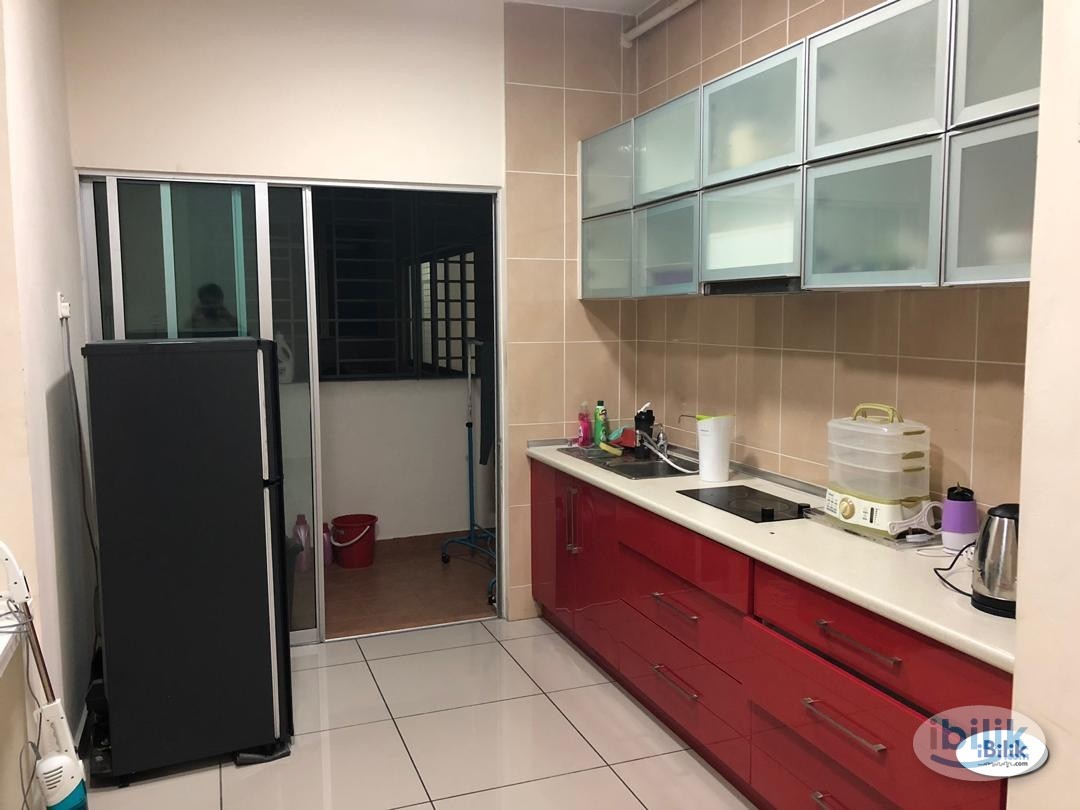 Middle Room at OUG Parklane, Old Klang Road - Image 1